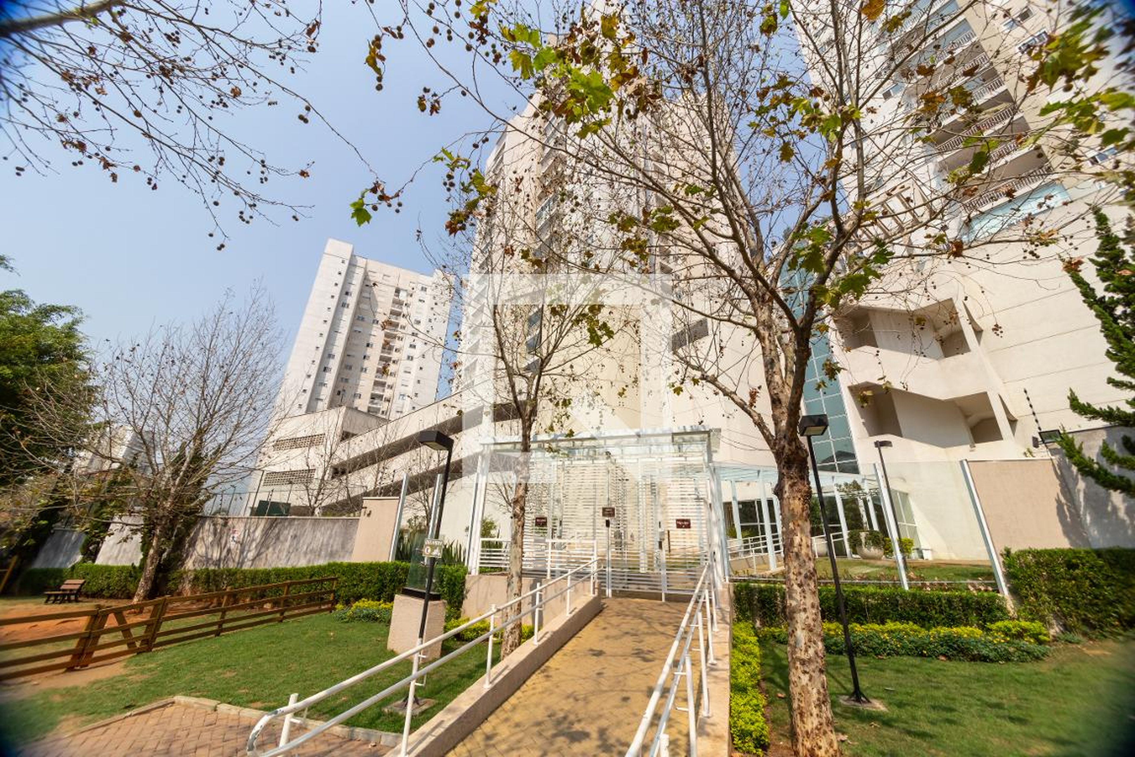 Fachada do Condomínio Condomínio Parque dos Passaros