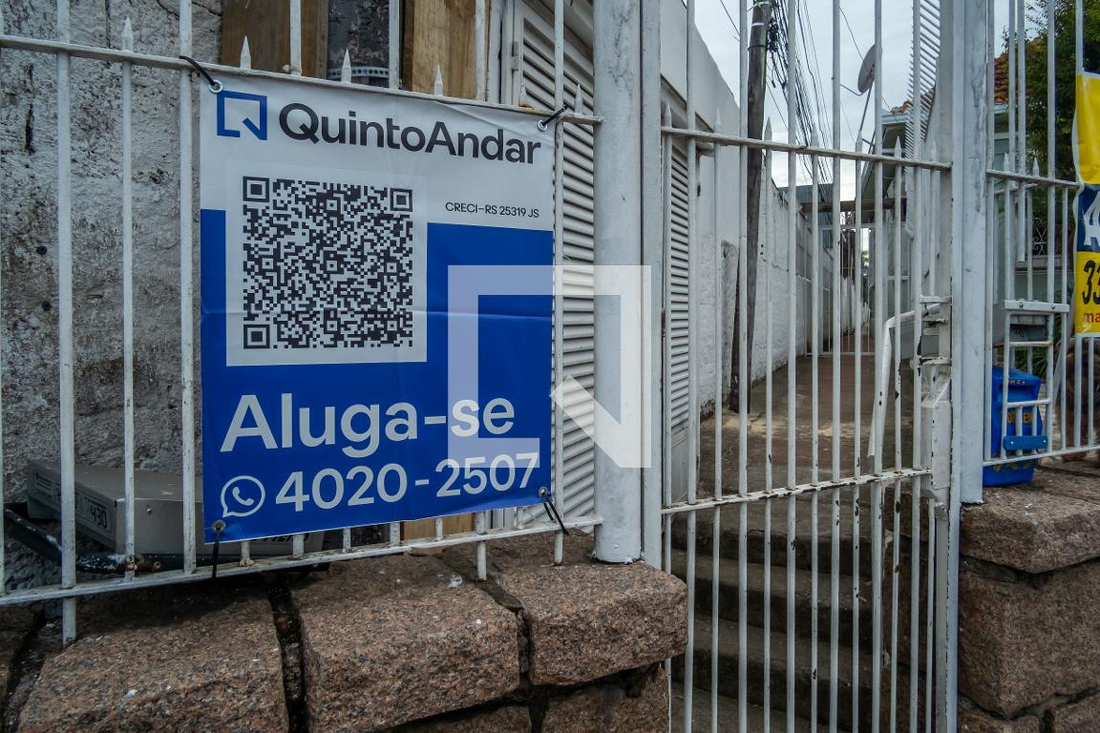 Fachada Condomínio em Rua Coronel Neves, 440