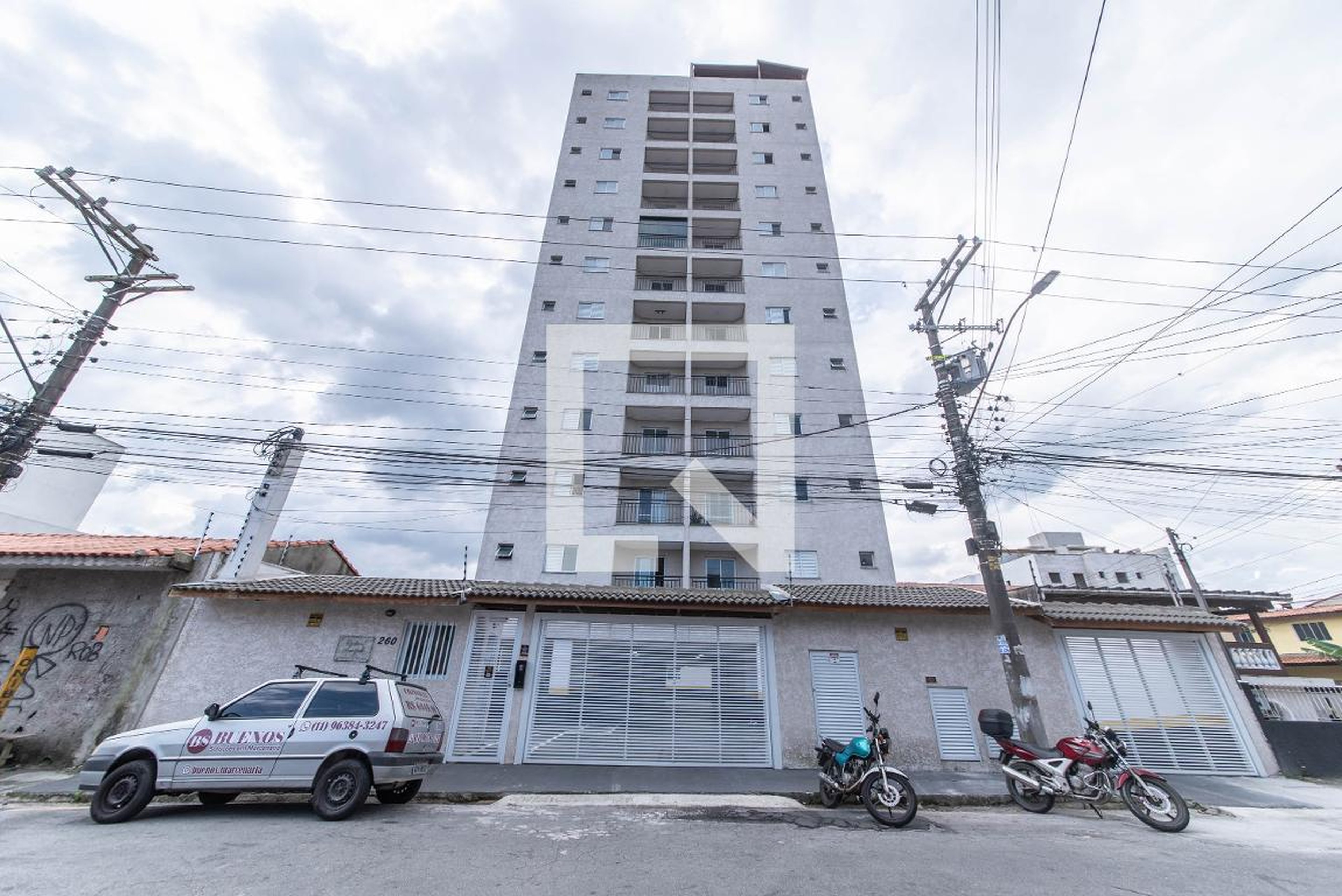Fachada Condomínio em Rua Luís Benasso, 260