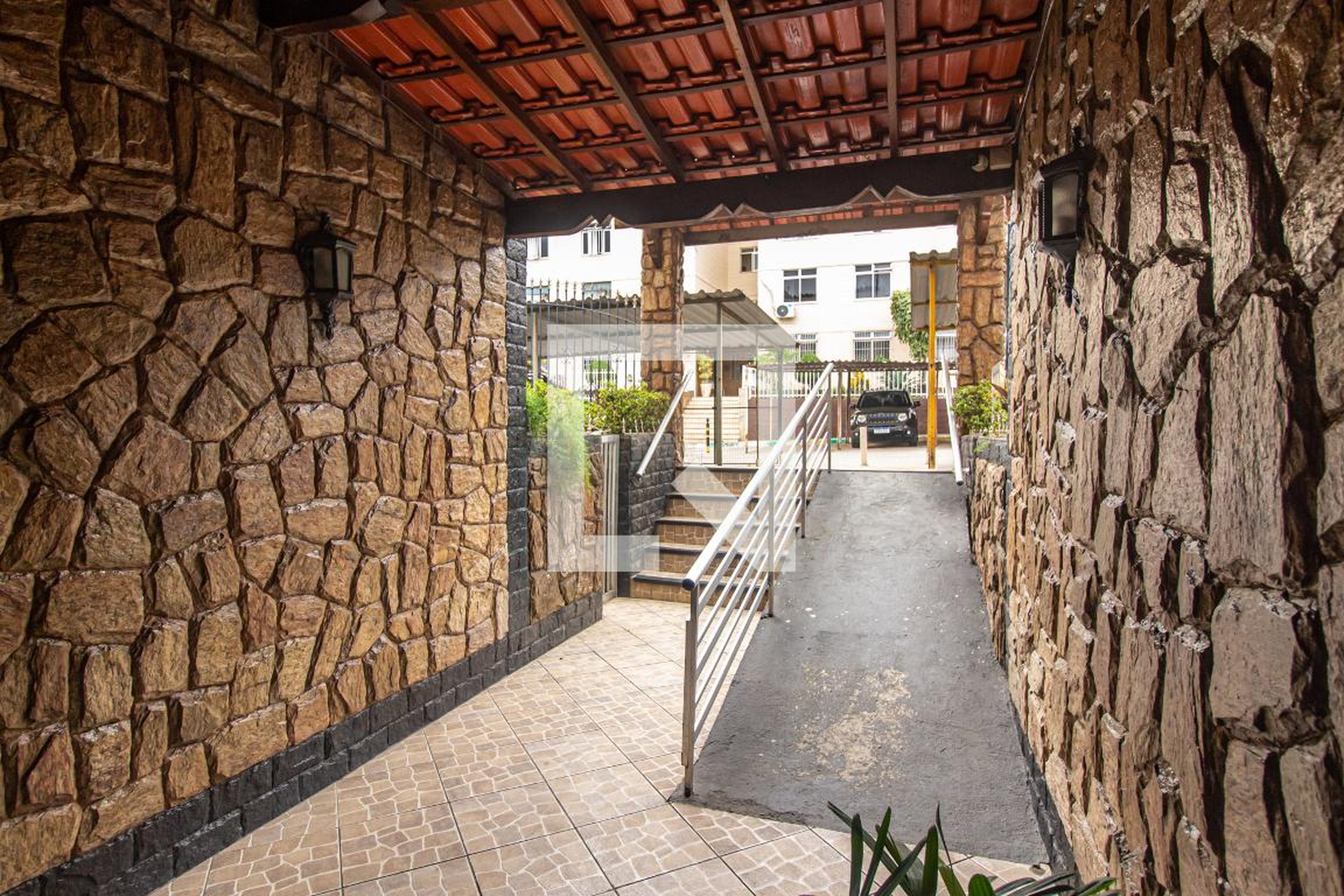 Hall de entrada Condomínio em Rua Almerinda de Castro, 120