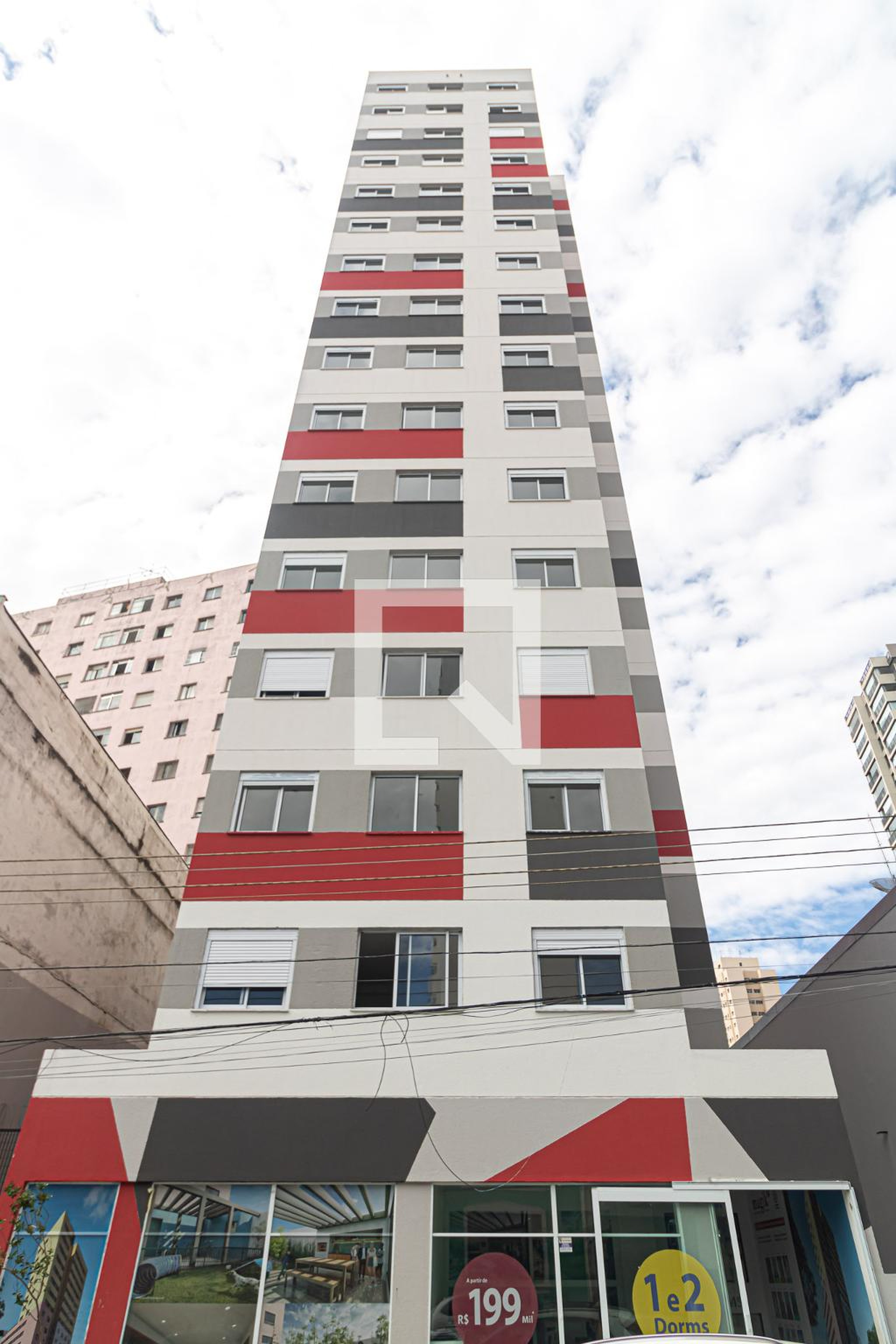 Fachada Condomínio em Rua Lopes de Oliveira, 481