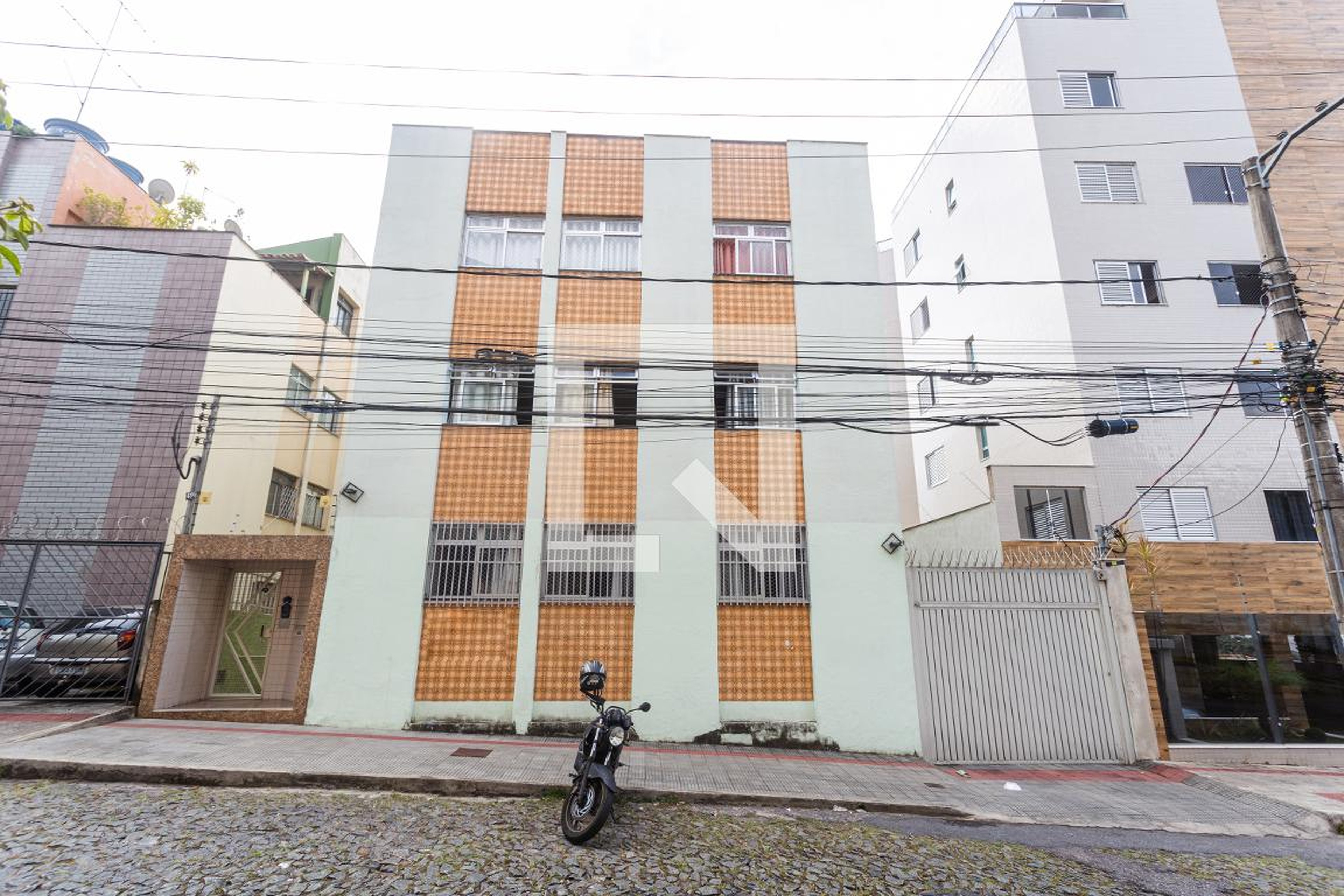 Fachada Condomínio em Rua Guanhães, 450