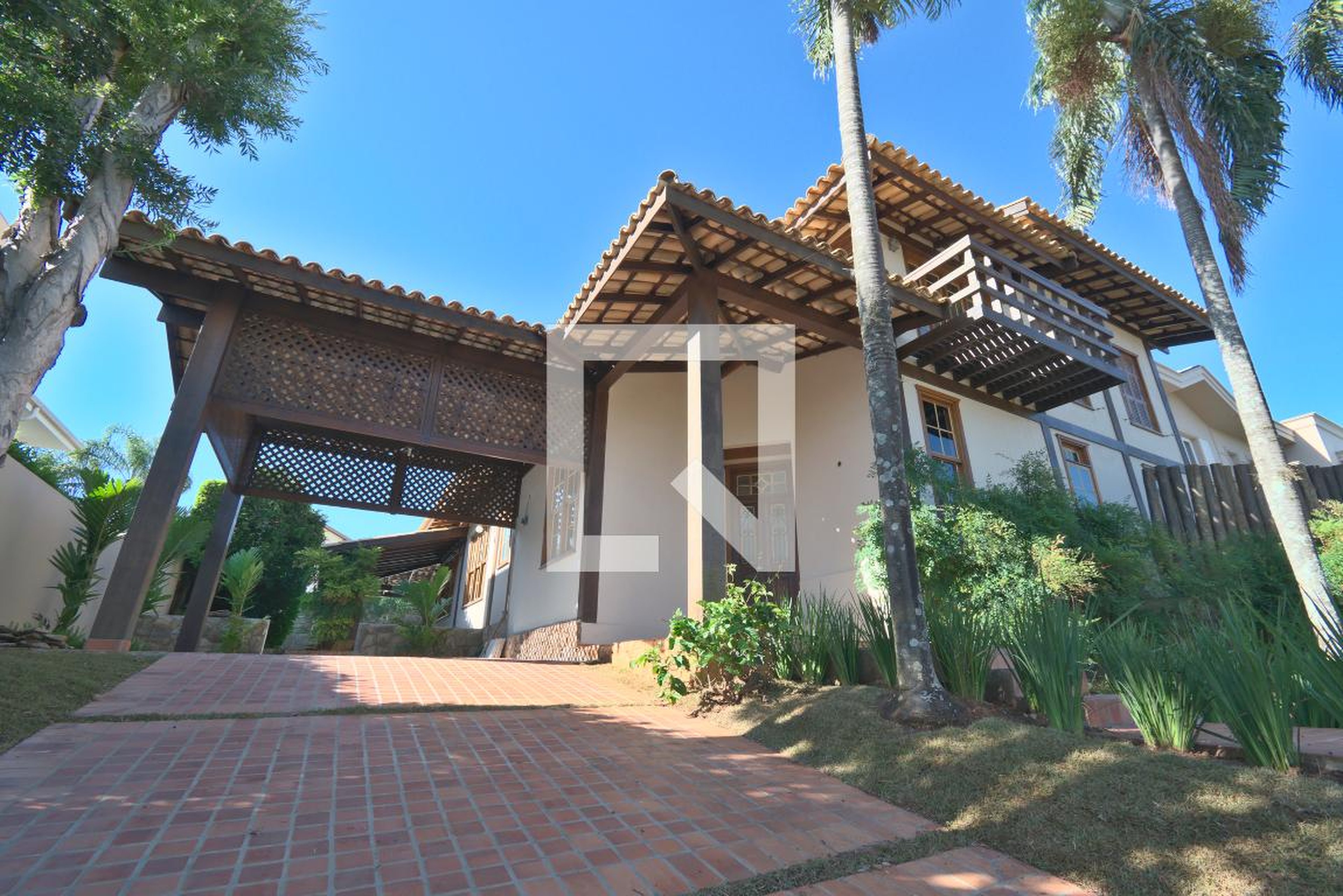 Fachada Condomínio em Rua Grevílea, 211