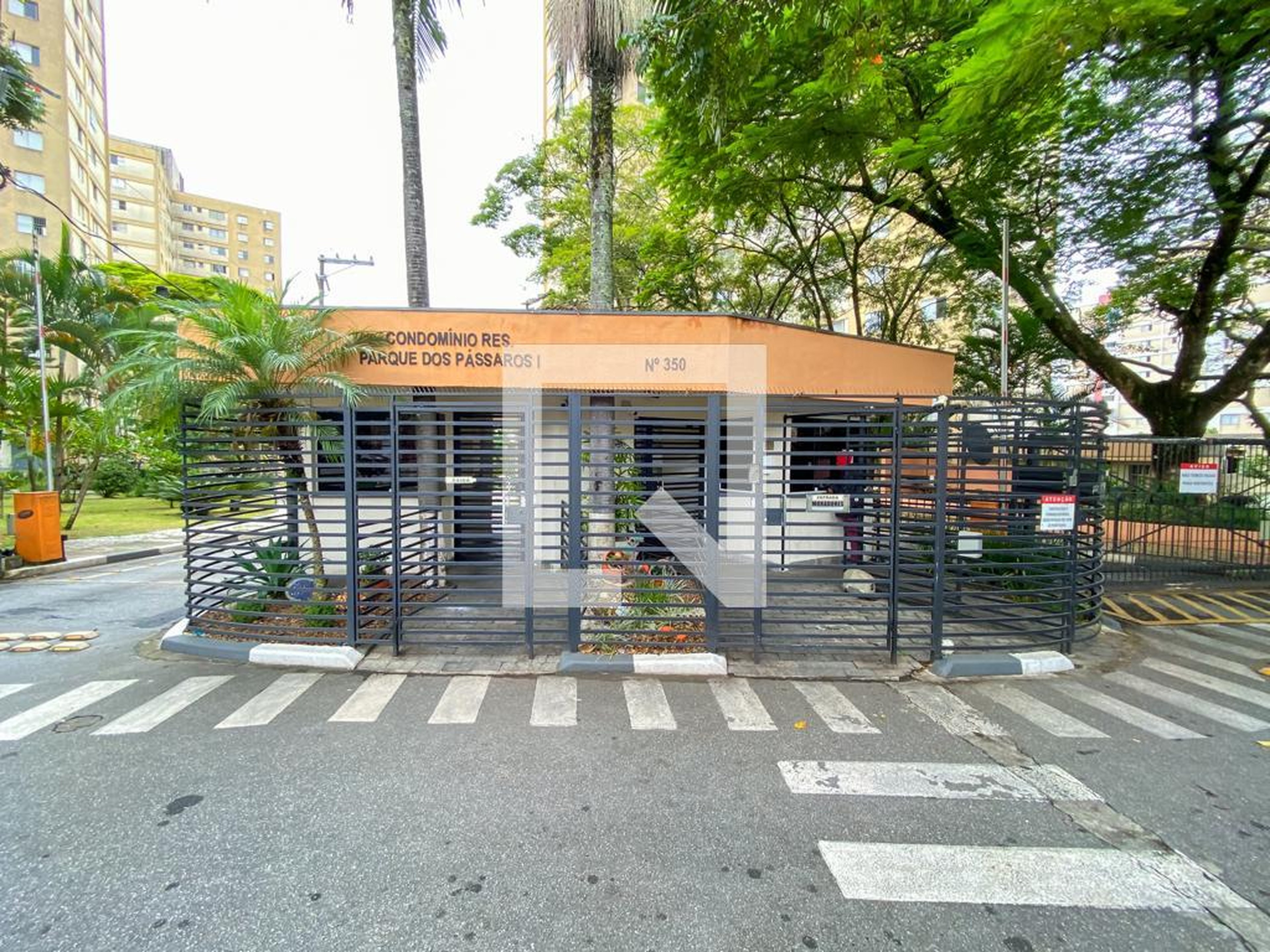 Fachada do Condomínio Condomínio Parque dos Passaros