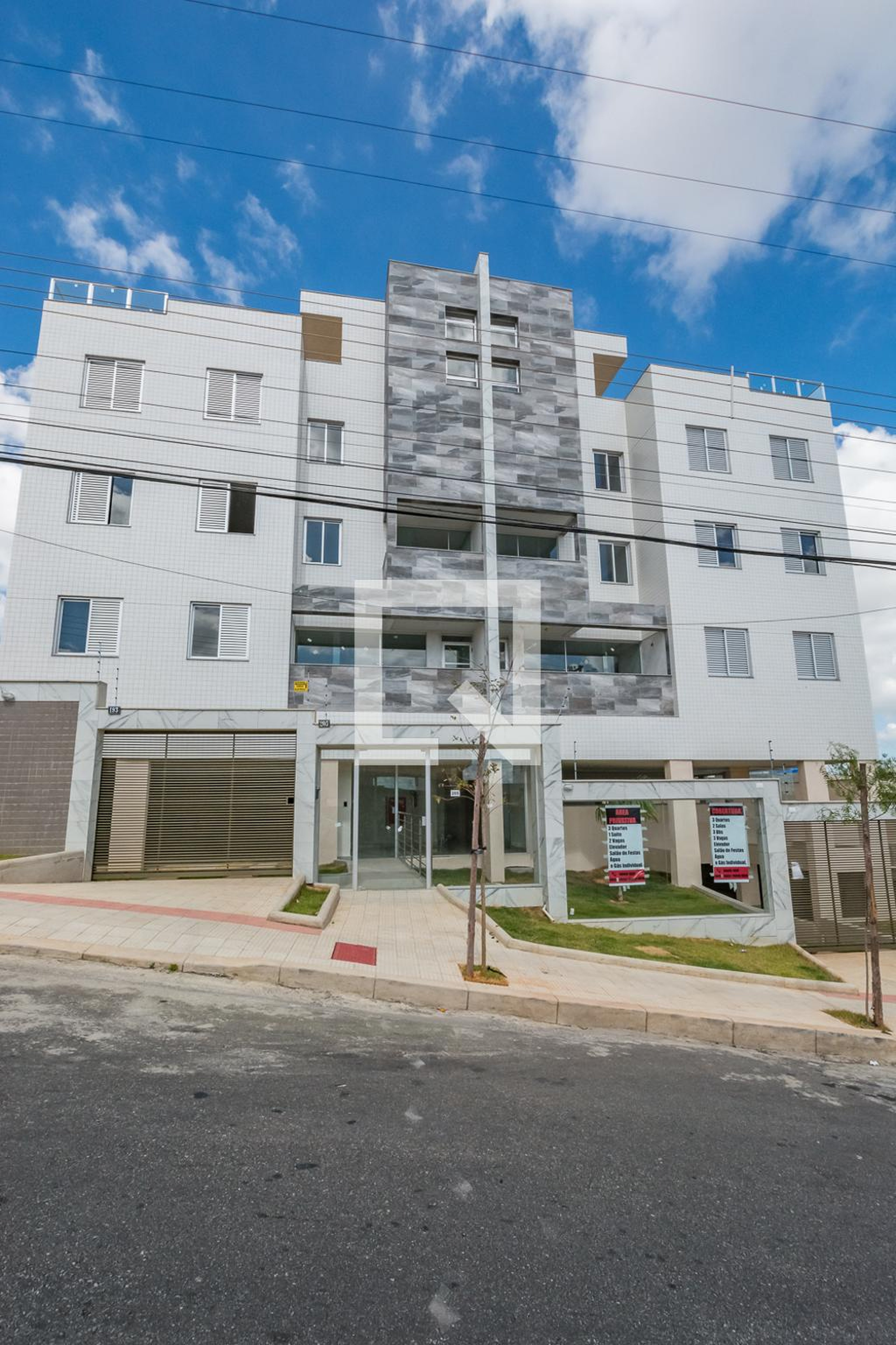 Fachada Condomínio em Rua Itaguaí, 205