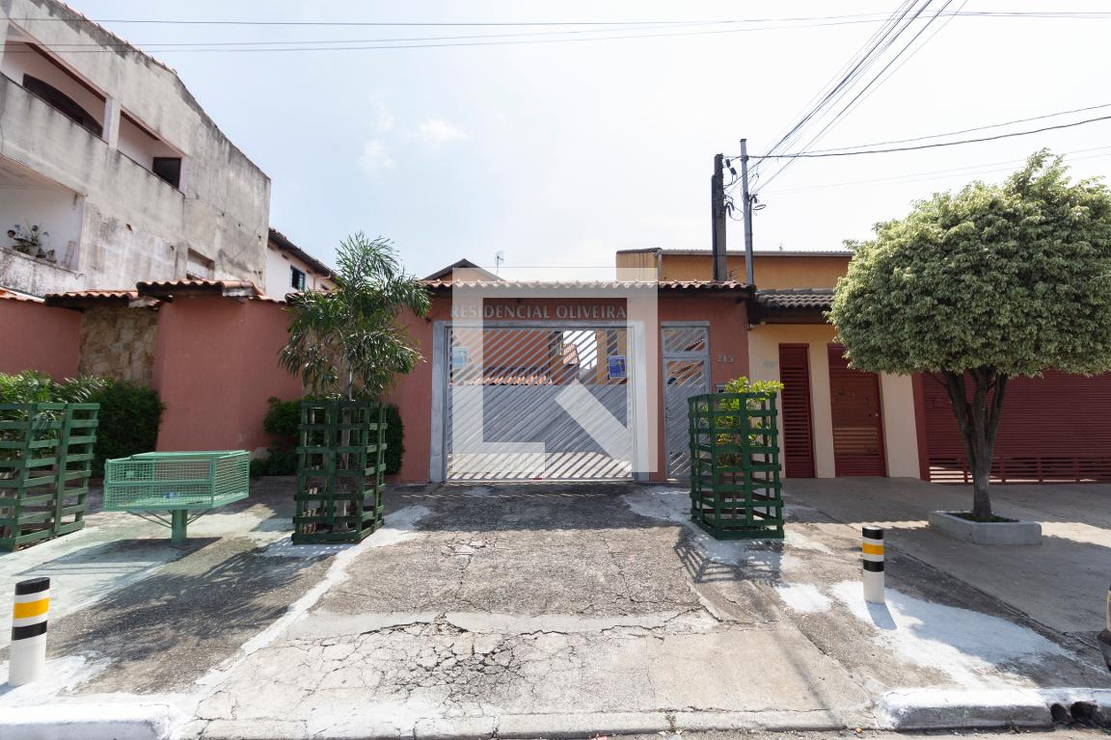 Fachada Condomínio em Rua Bispo Isaías Sucasas, 215