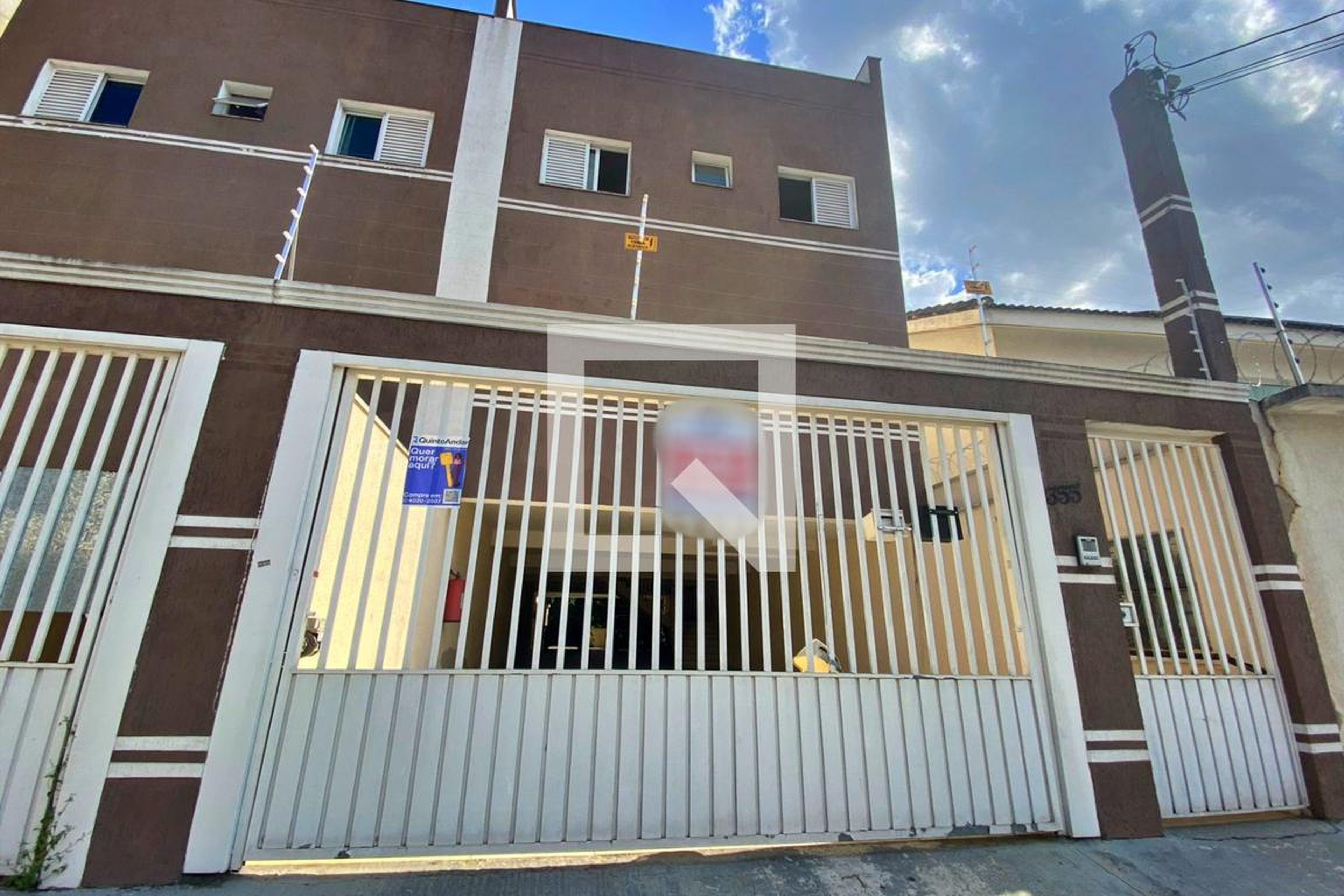 Fachada Condomínio em Rua Isabel, 355