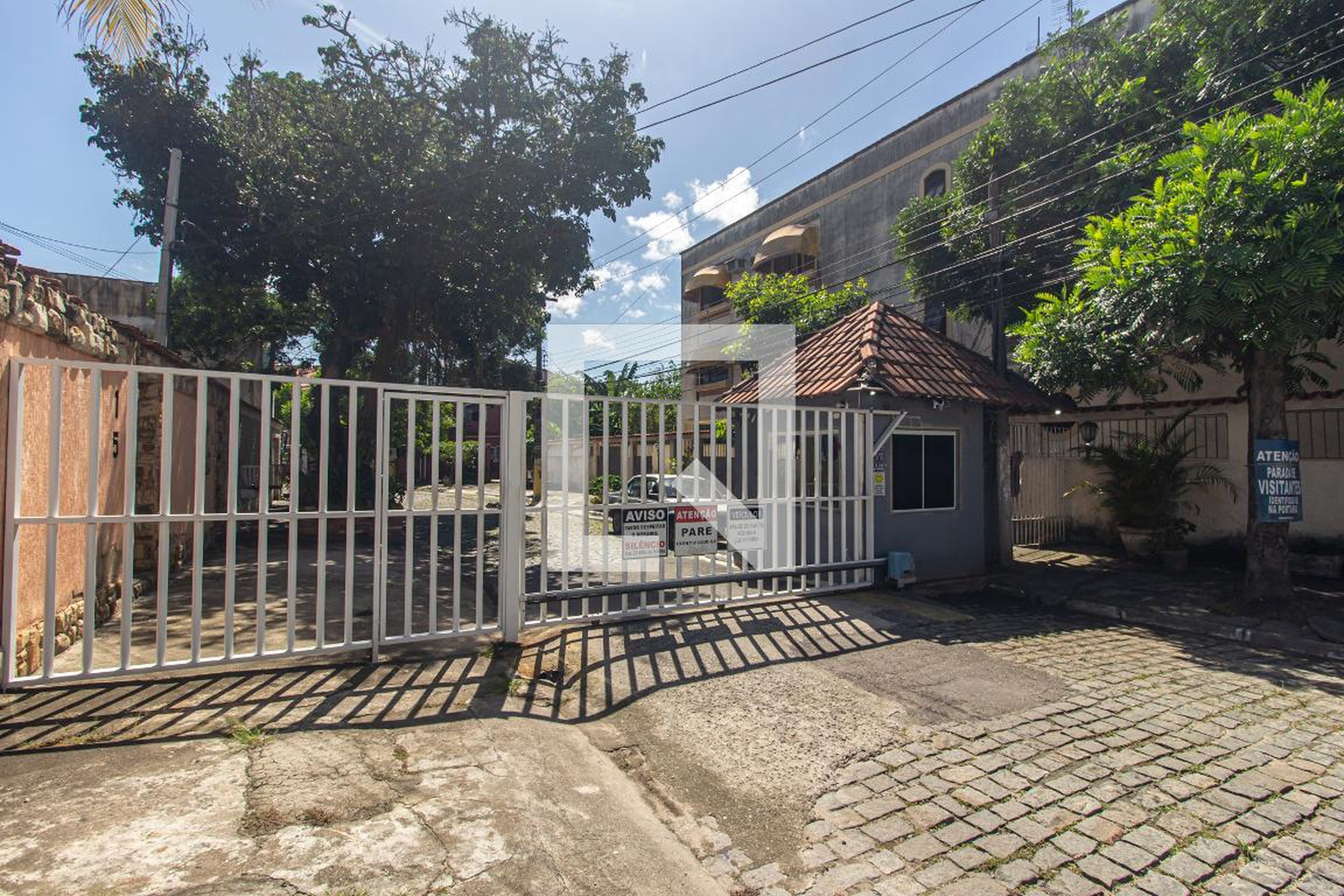 Fachada do condomínio Condomínio em Rua José Antônio Zaib, 75