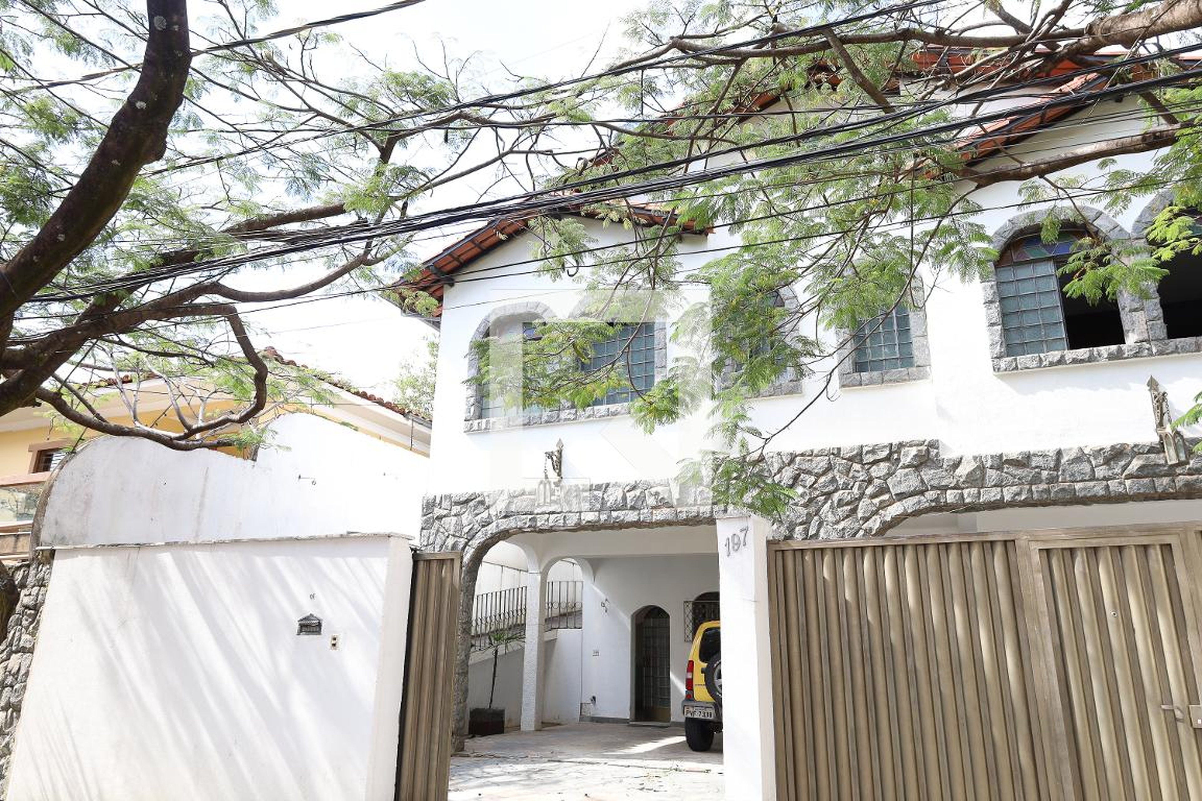 Fachada Condomínio em Rua Newton, 197