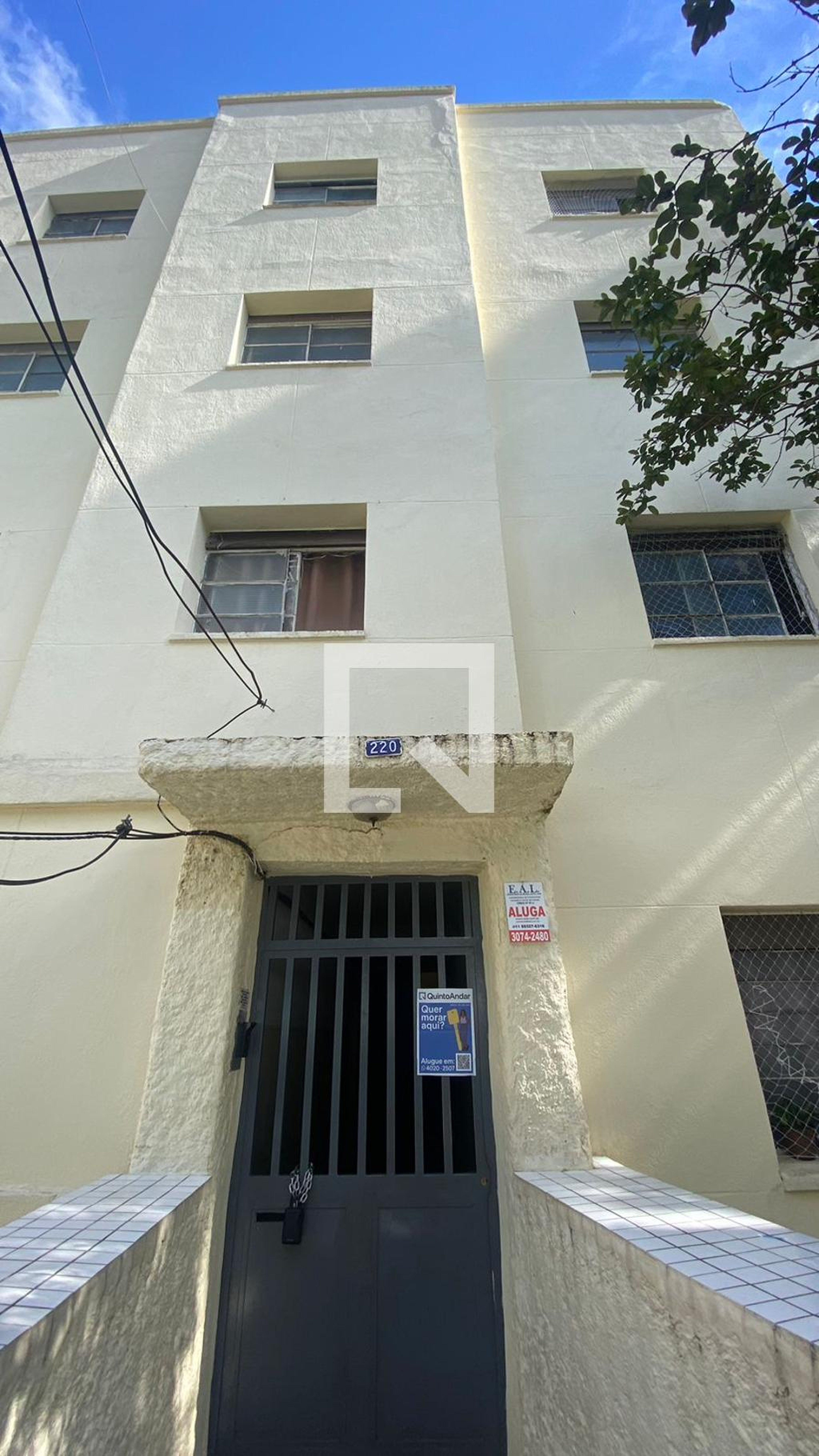 Fachada Condomínio em Rua Oliveira Peixoto, 220