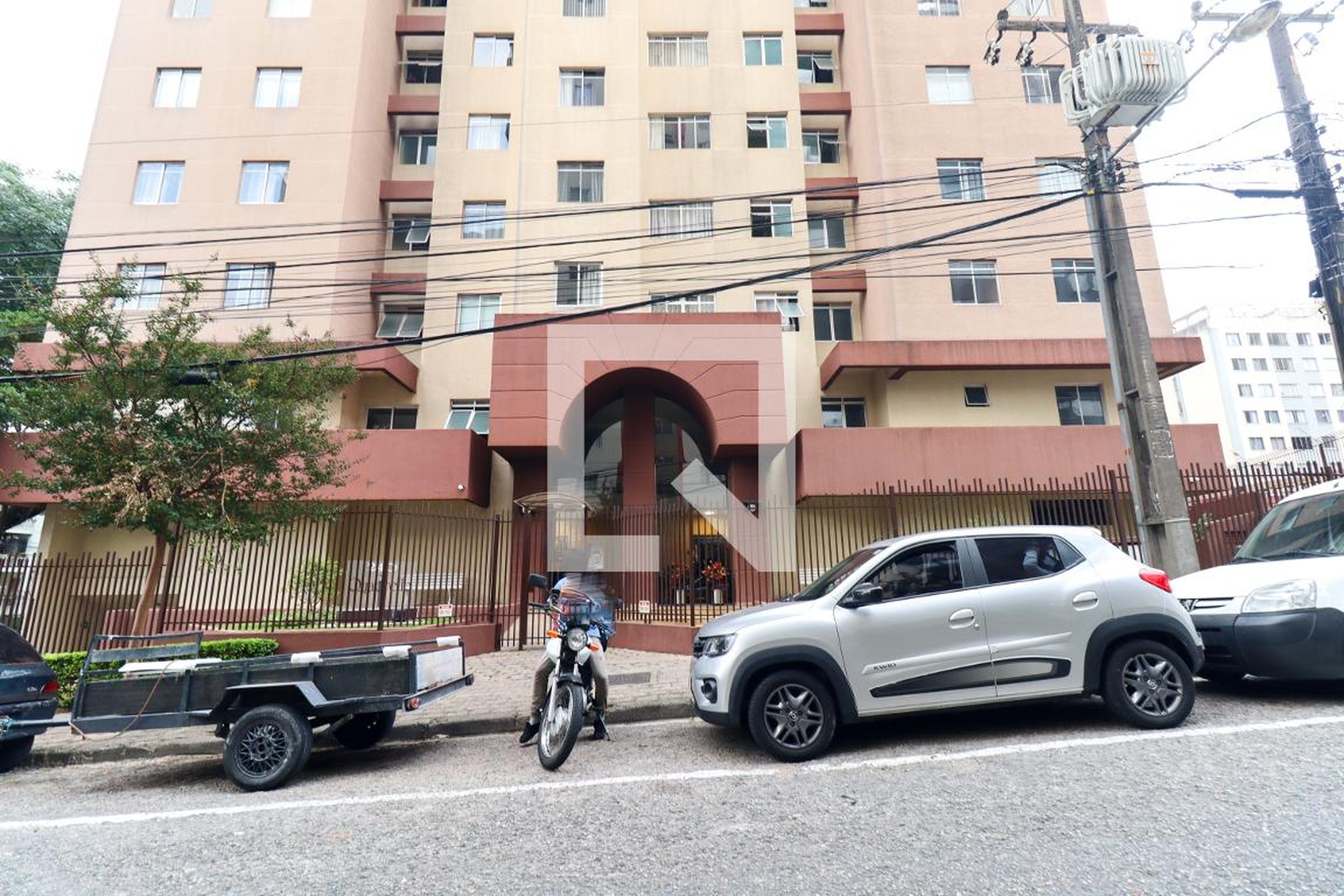 Fachada do Condomínio Edifício Adrelle