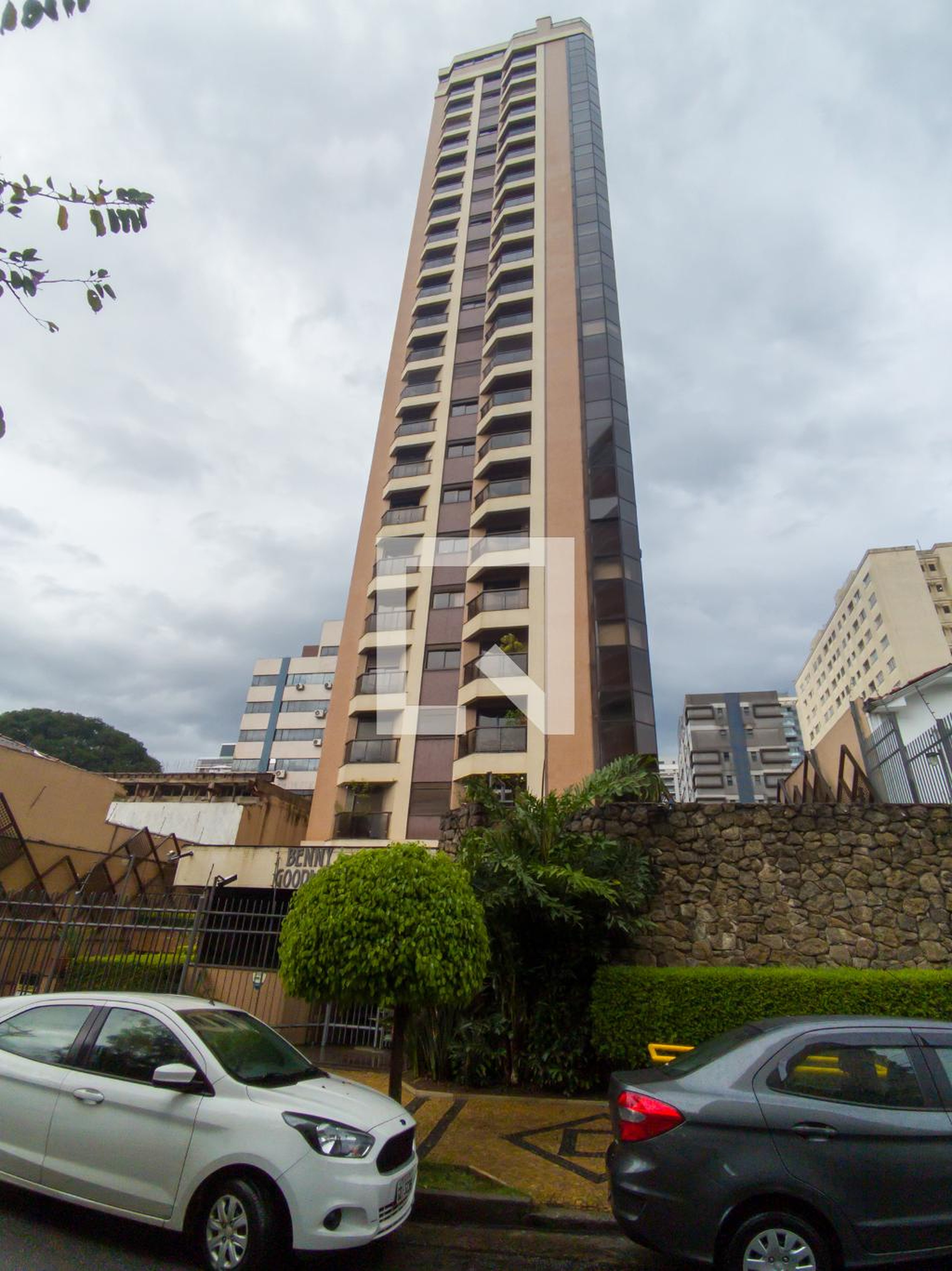 Fachada Condomínio Mansão Benny Godman