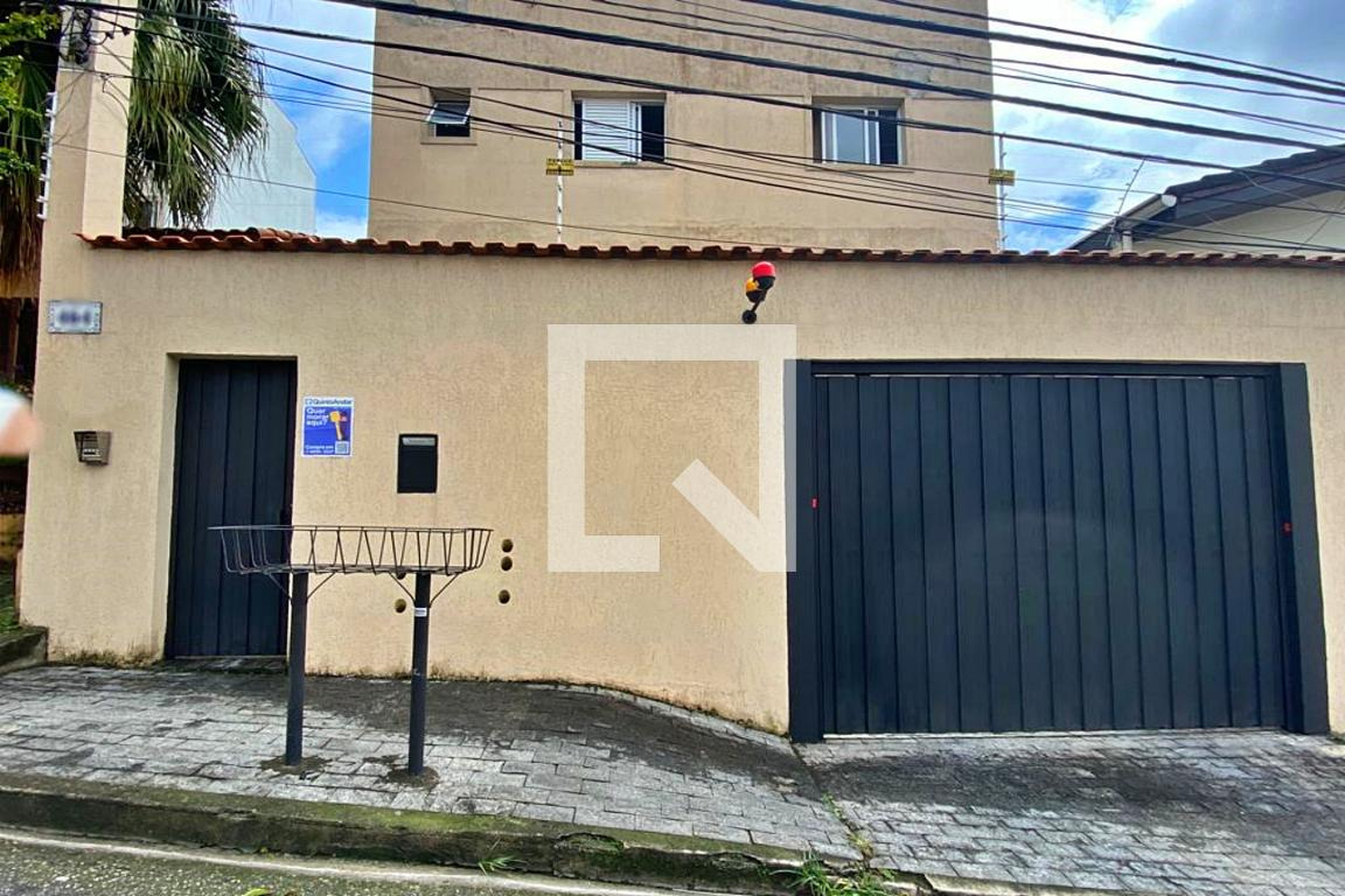 Fachada Condomínio em Rua Rodolfo Santiago, 464