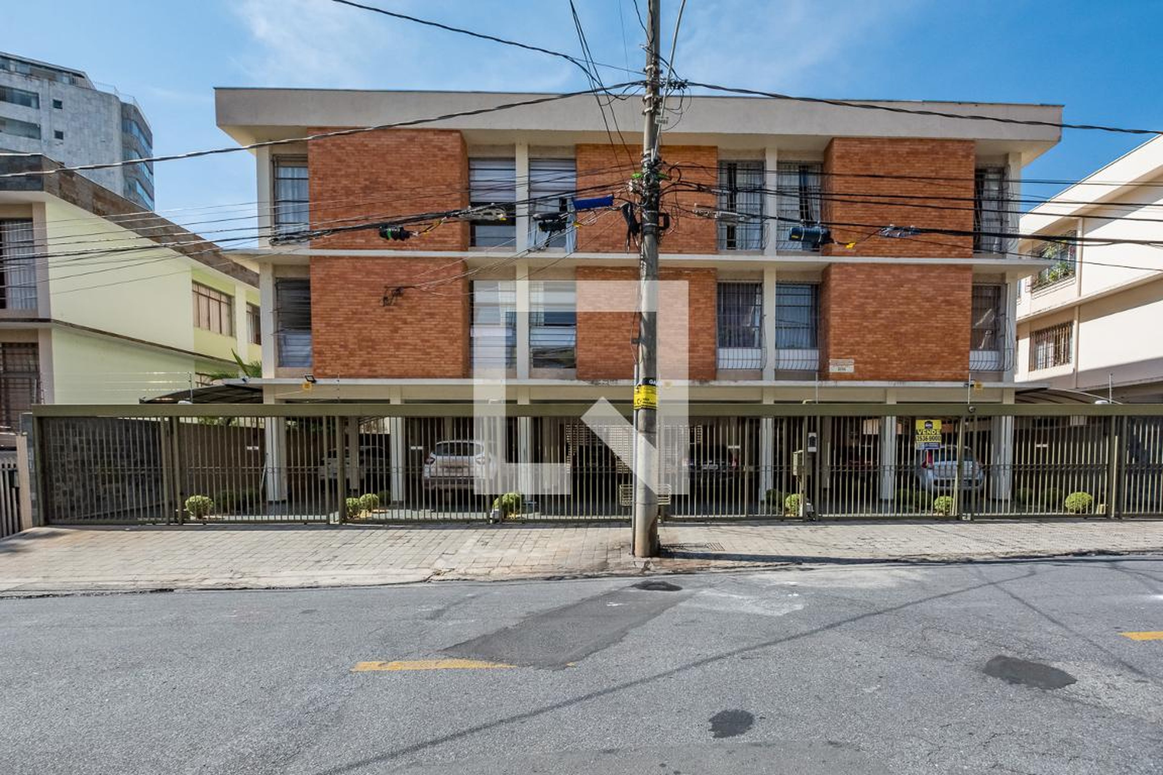 Fachada Condomínio em Rua Visconde do Rio das Velhas, 81