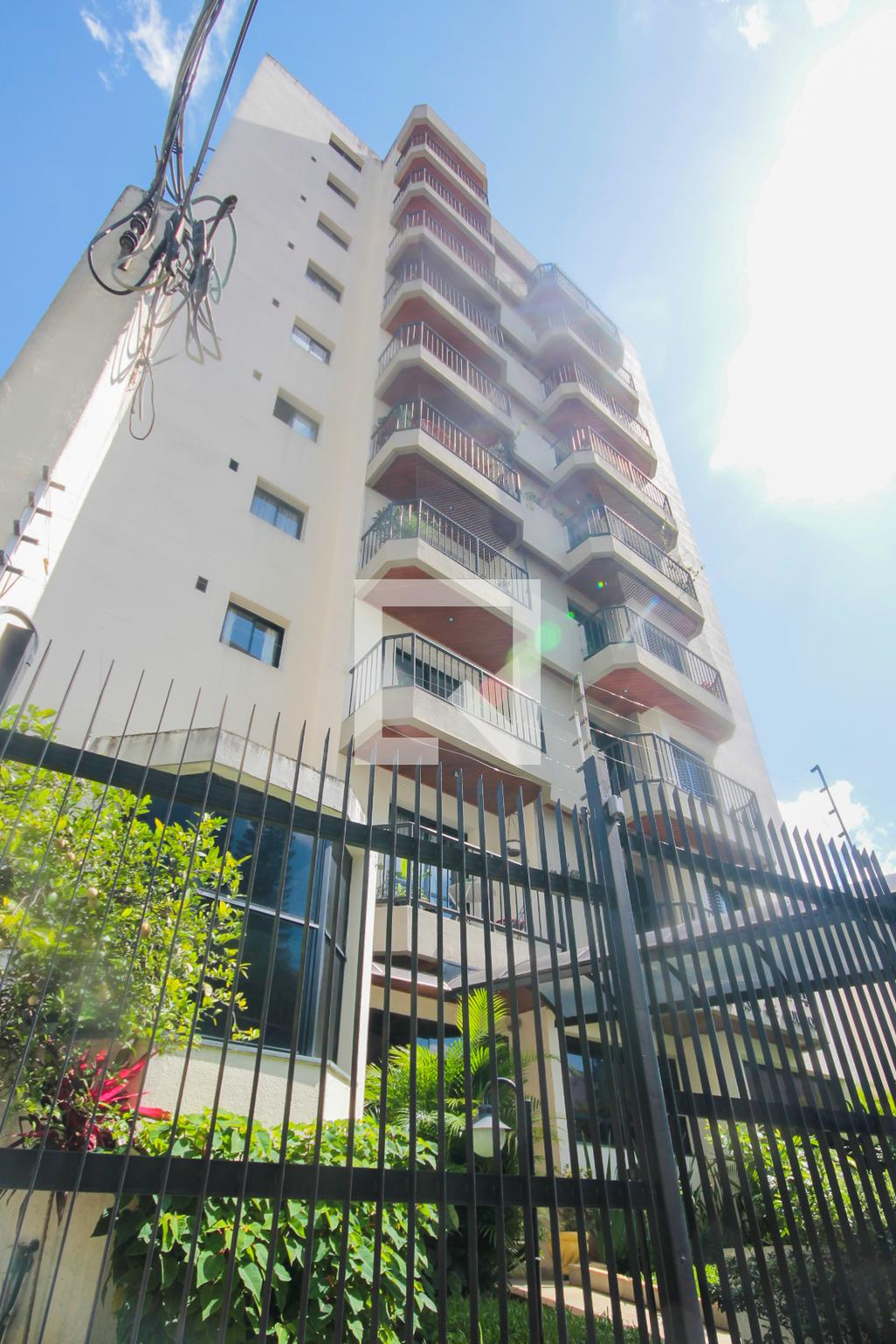 Fachada do Prédio Condomínio ça de Queiroz