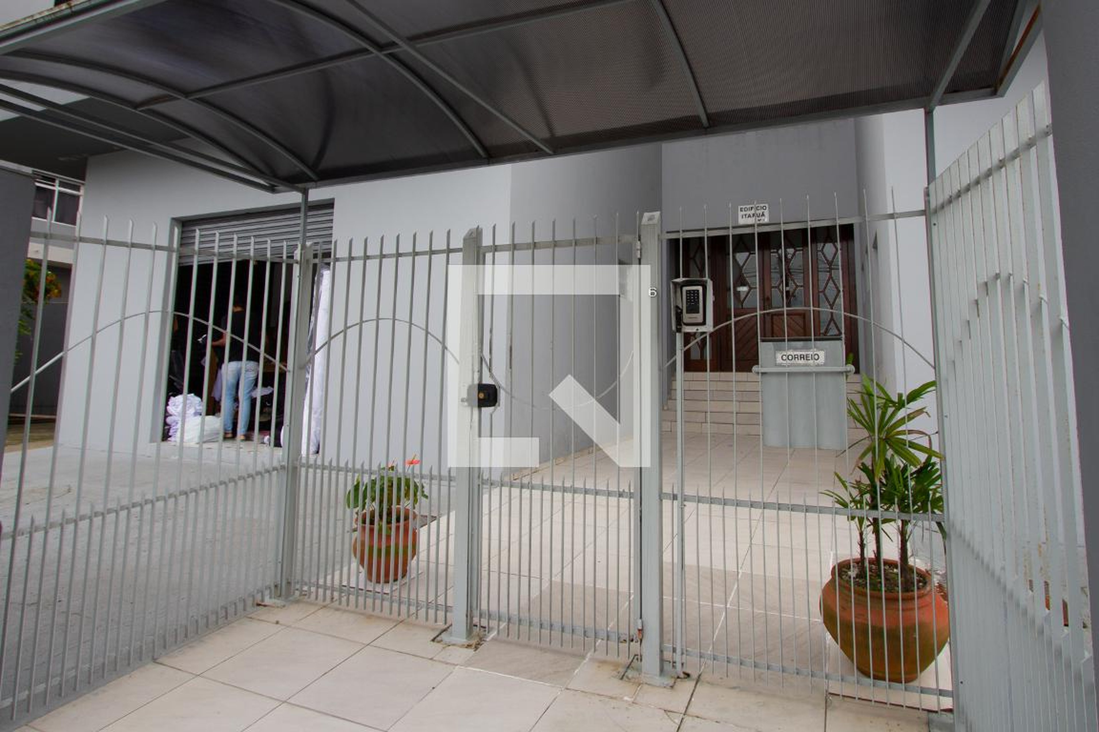 Fachada Condomínio em Rua Nossa Senhora de Guadalupe, 76