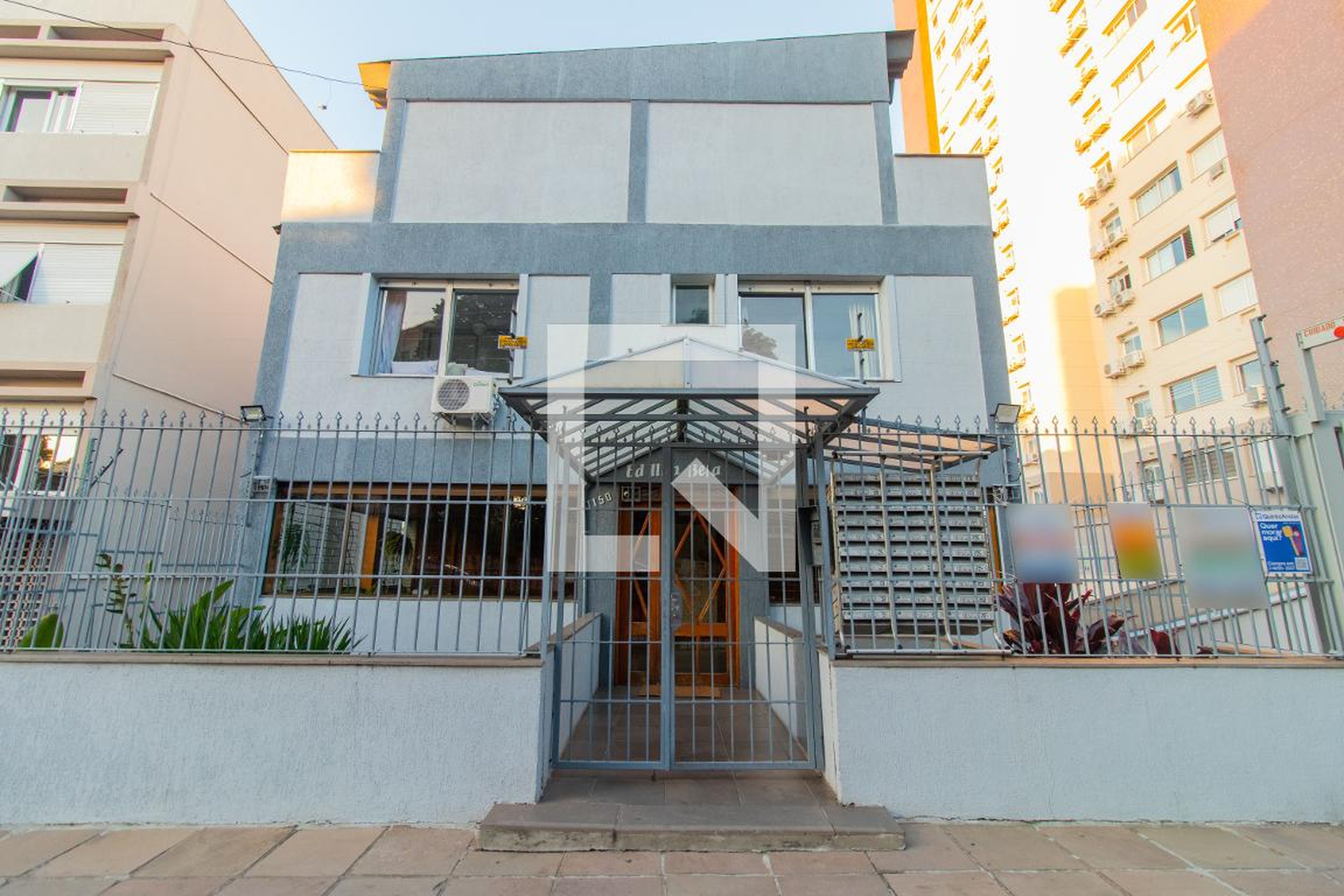 Fachada Condomínio em Rua Gomes Jardim, 1150