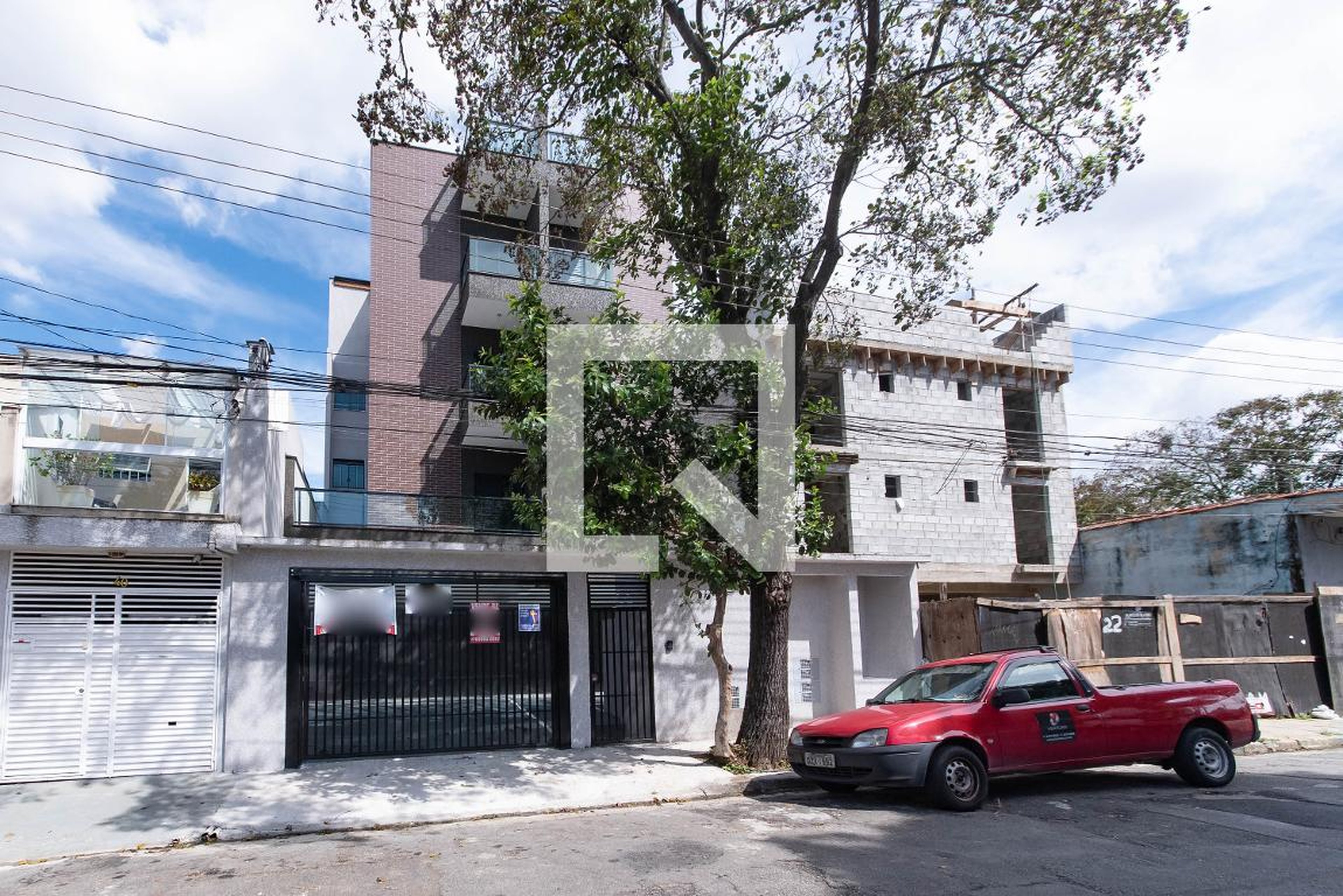 Fachada Condomínio em Rua Angatuba, 24