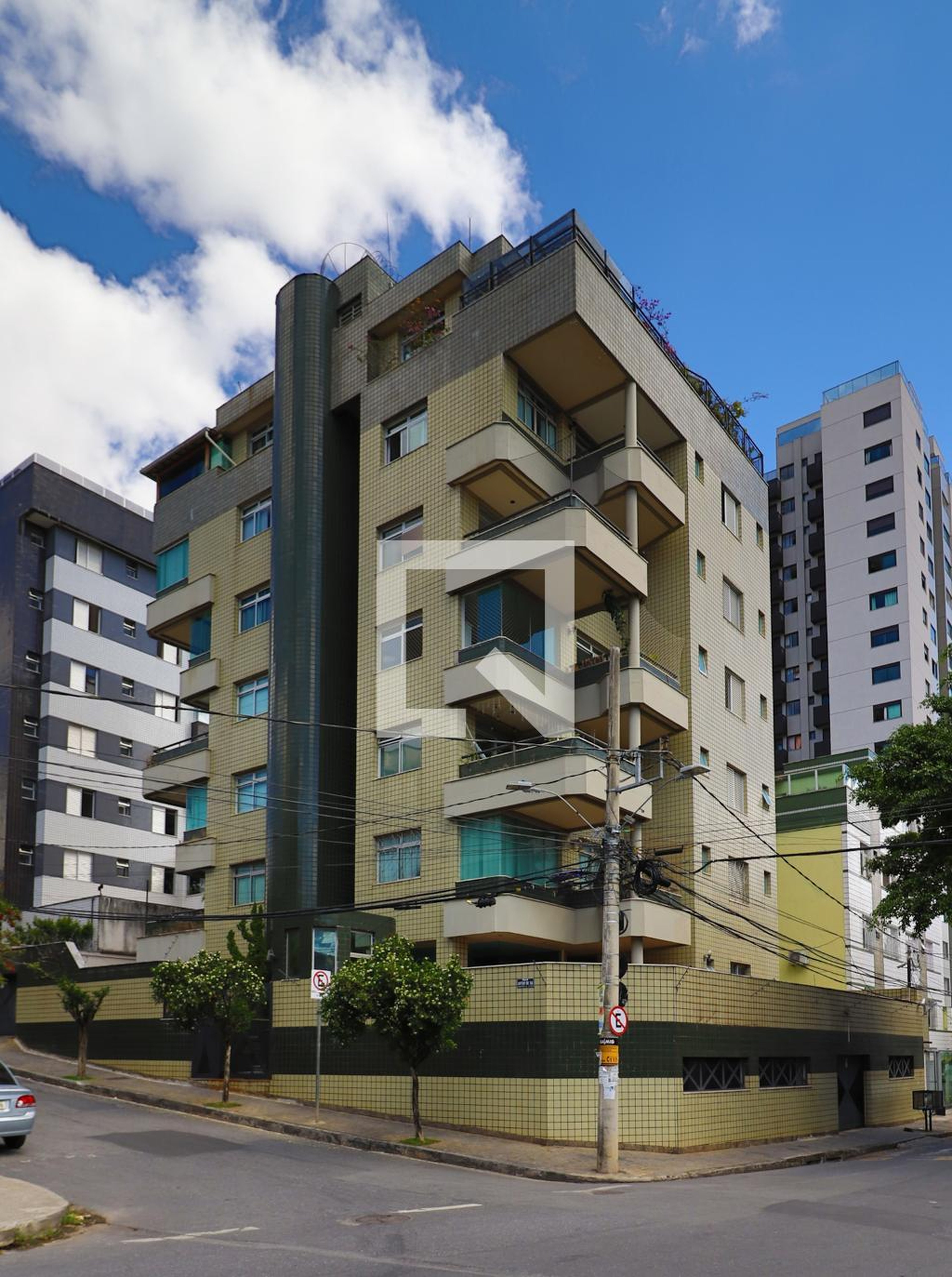 Fachada Condomínio em Rua Artur de Sá, 893