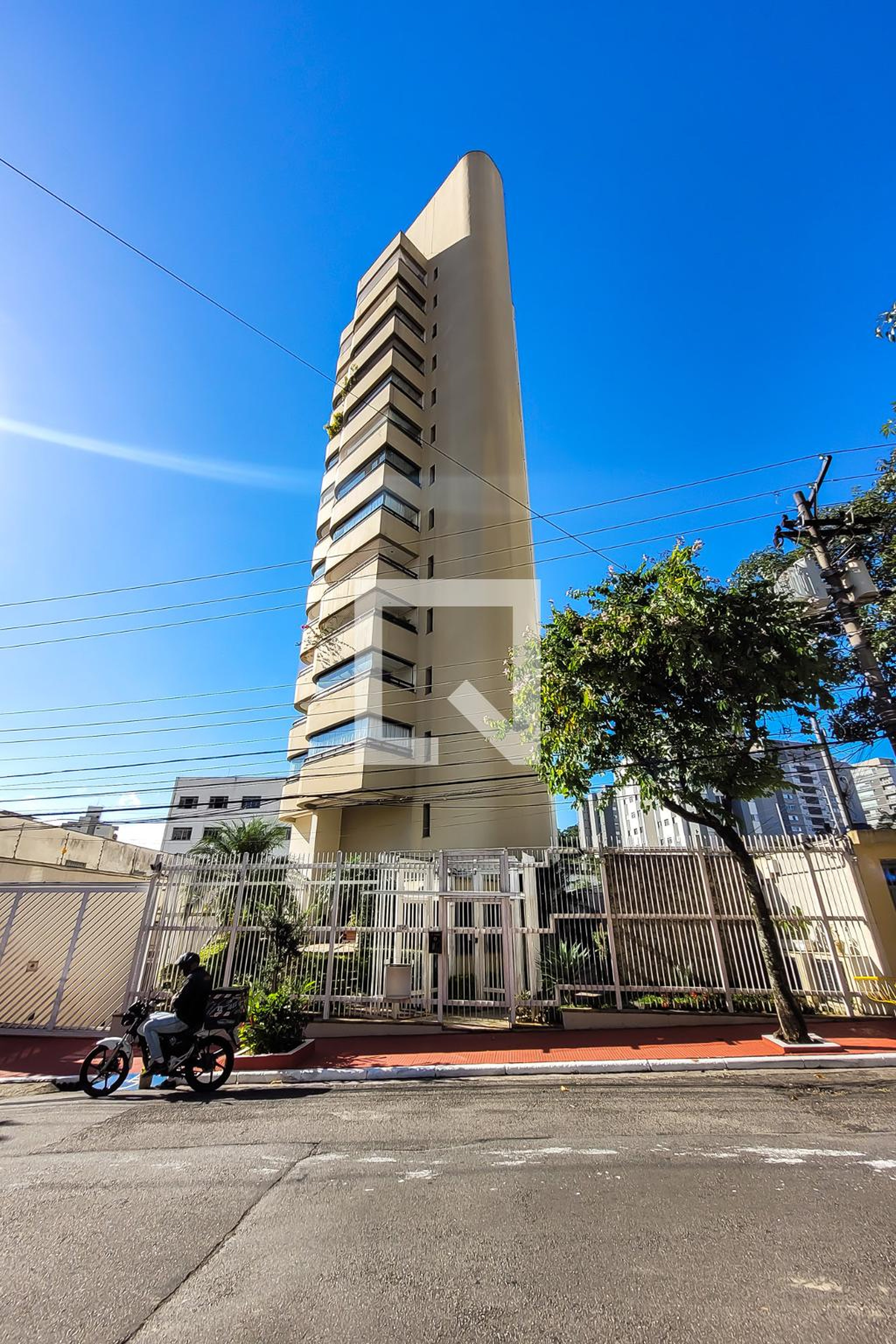 Fachada Condomínio Plaza Mayor