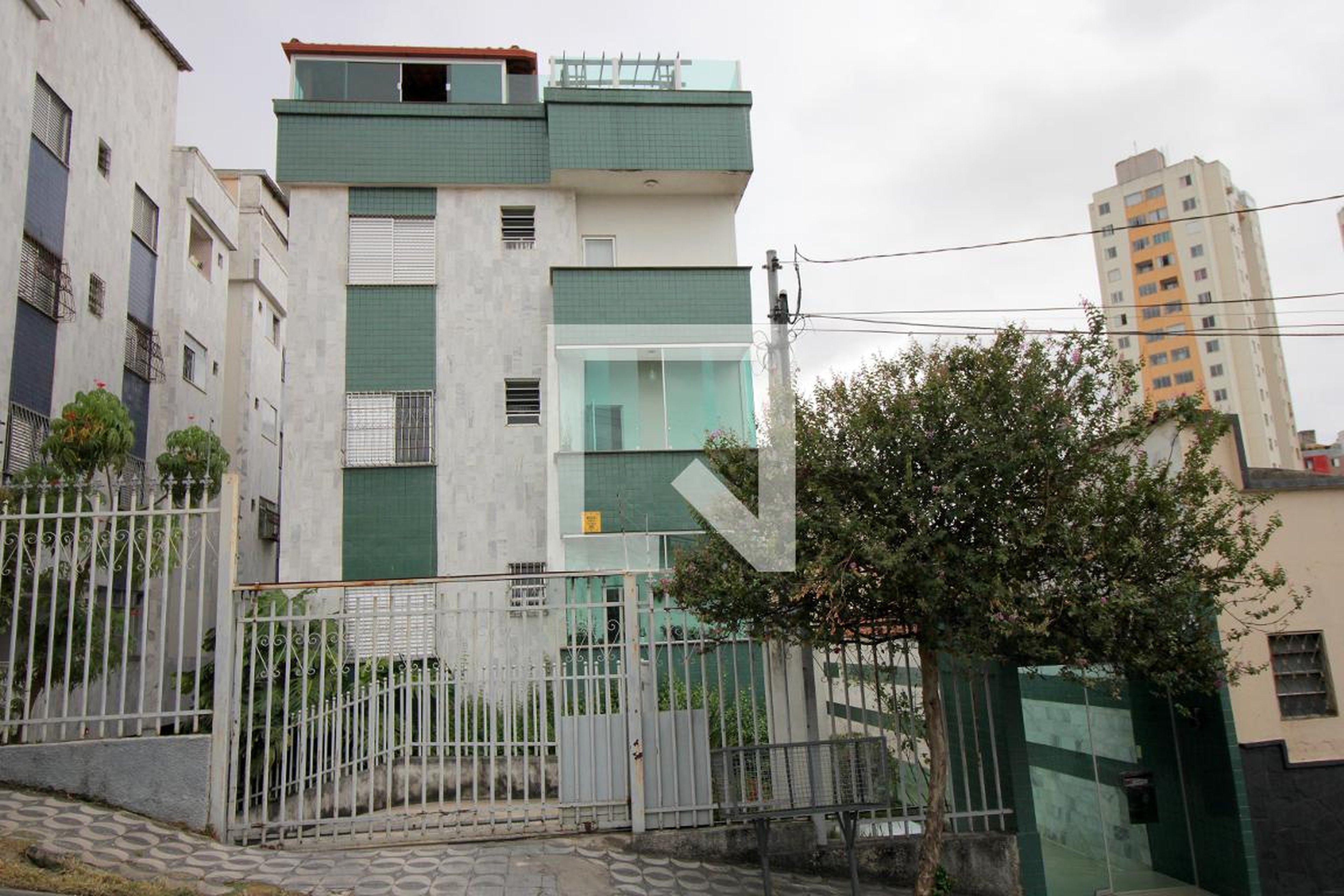 Fachada Condomínio em Rua Professor Raimundo Nonato, 74