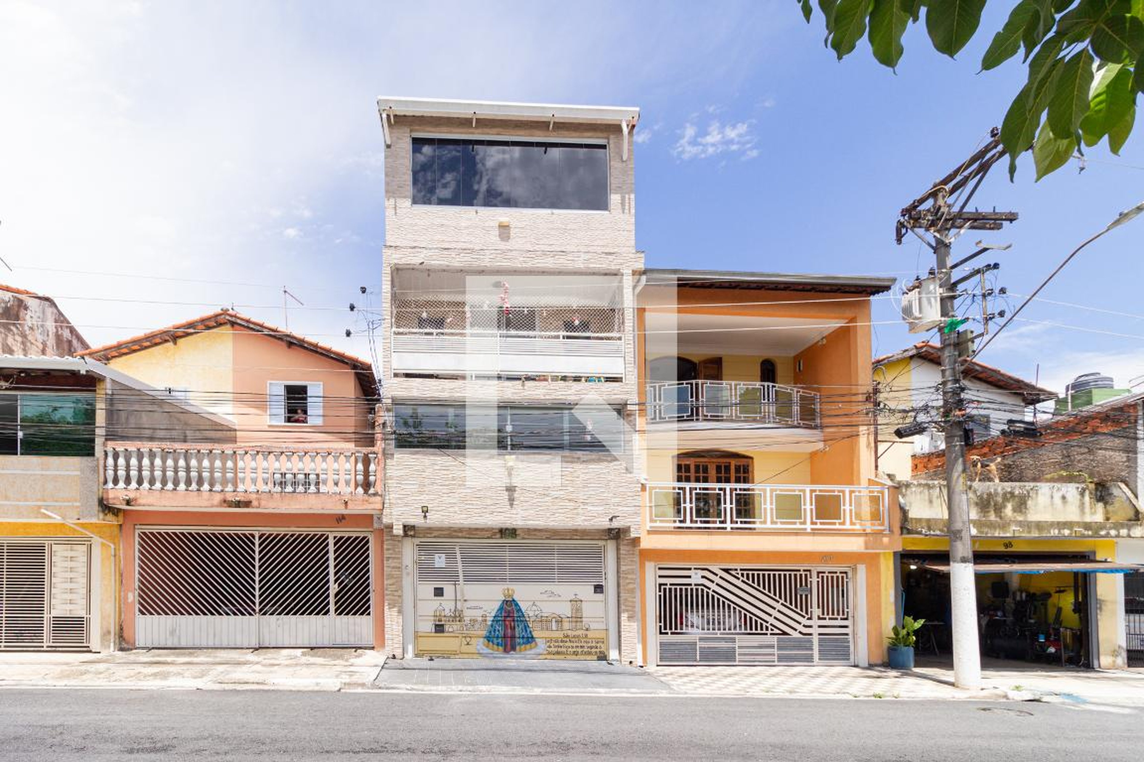 Fachada Condomínio em Rua Jatobá, 108