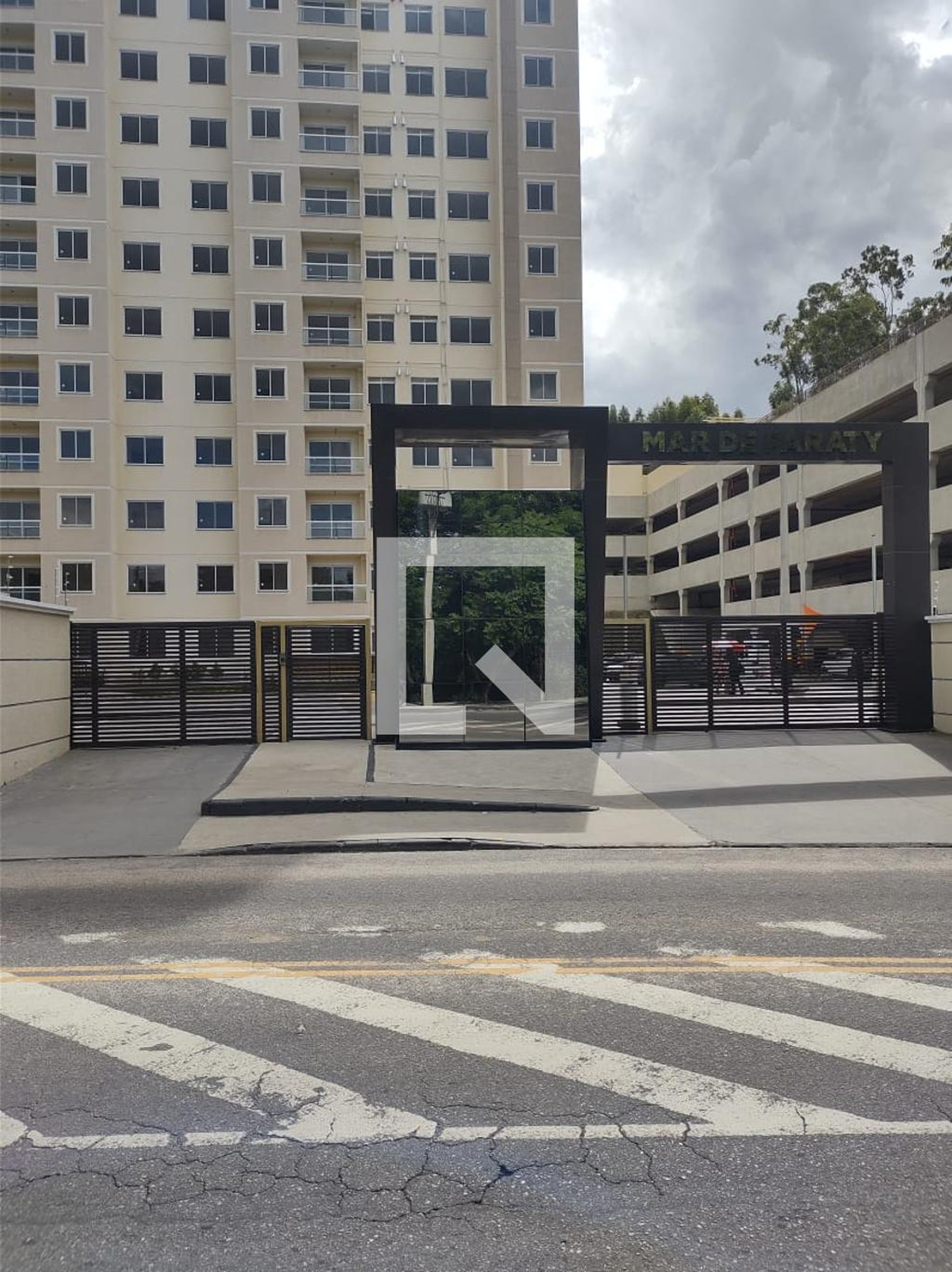 Fachada Condomínio em Estrada Menezes,  LT7D1