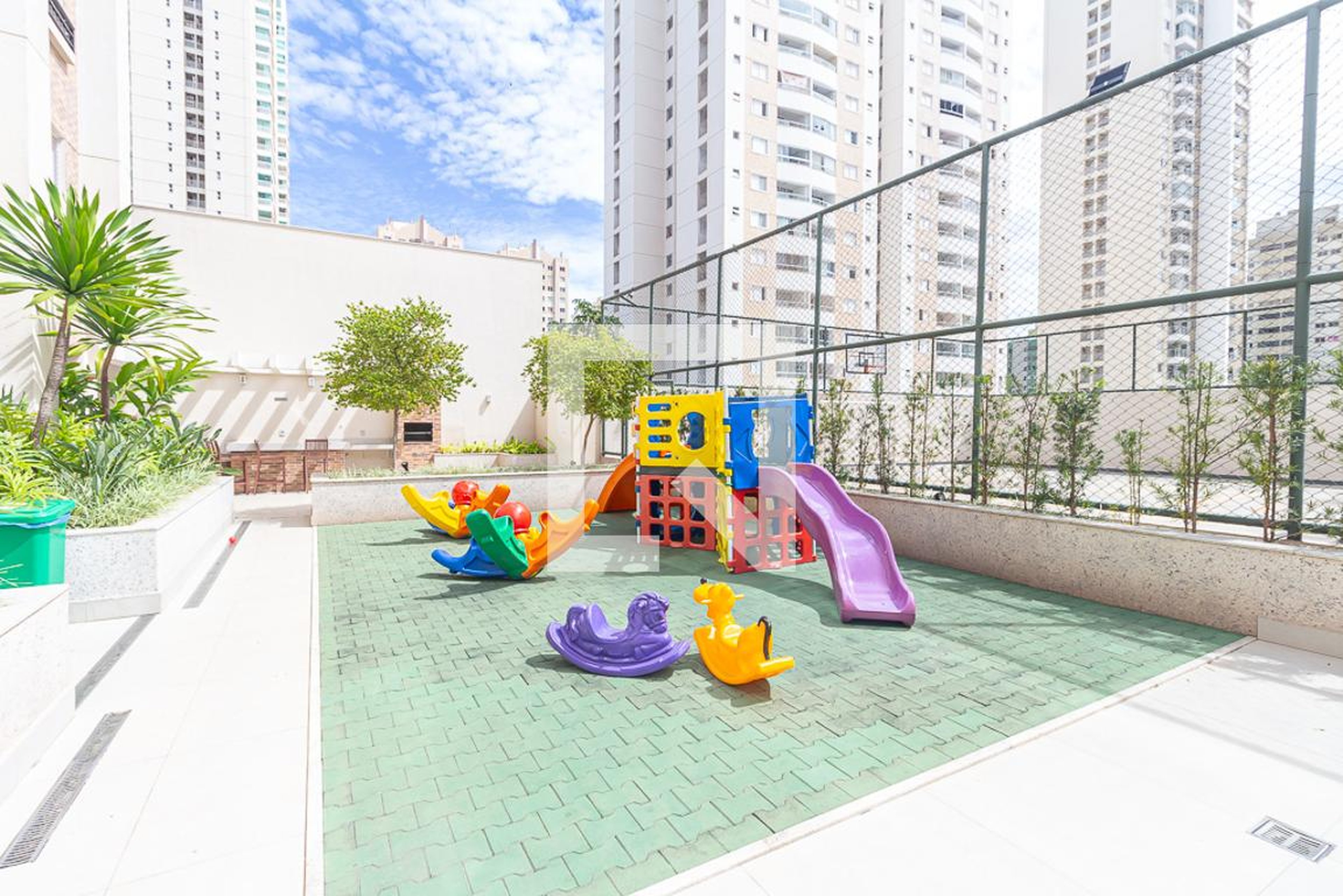 PLAYGROUND - Cora Alto do Bueno