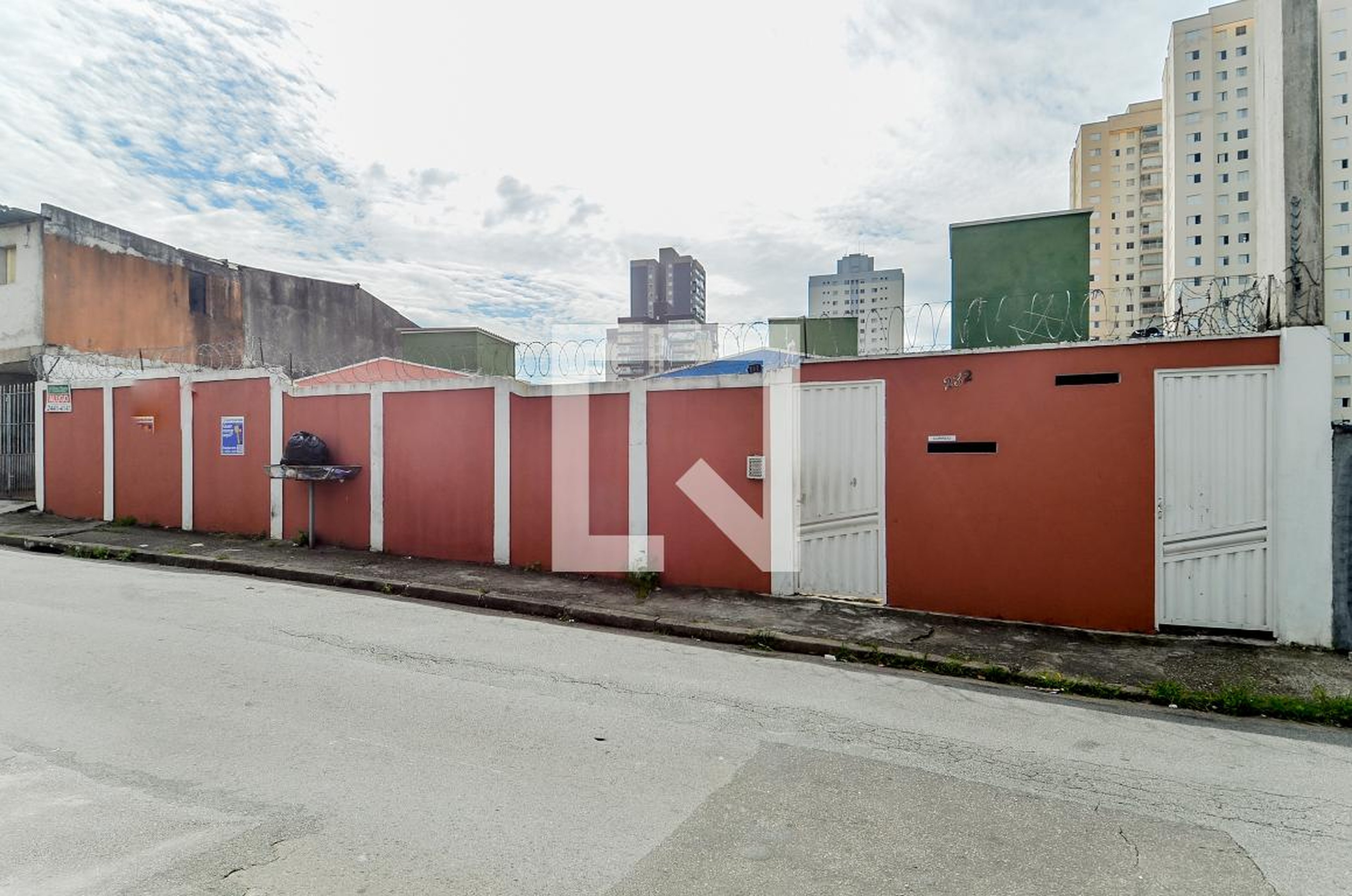 Fachada do Condomínio Condomínio em Rua Antônio Guedes da Silva, 232