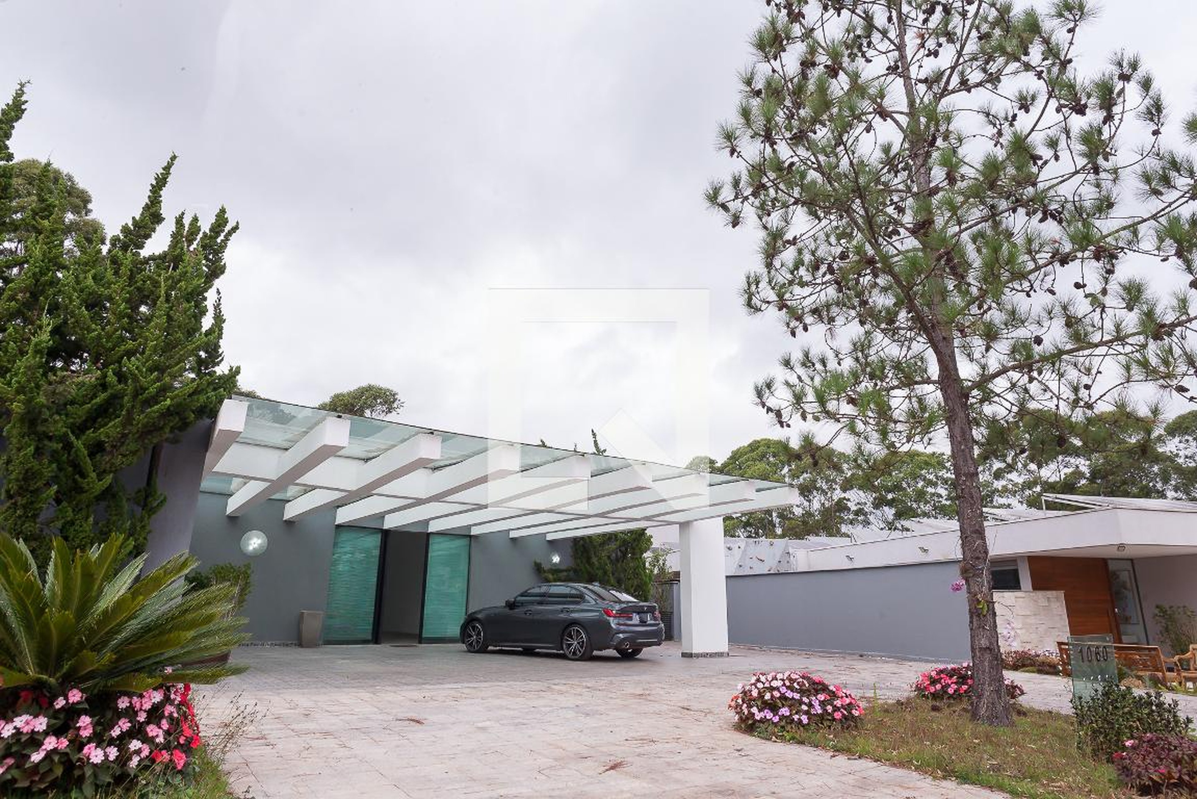 Fachada Condomínio em Rua das Araucárias, 1060