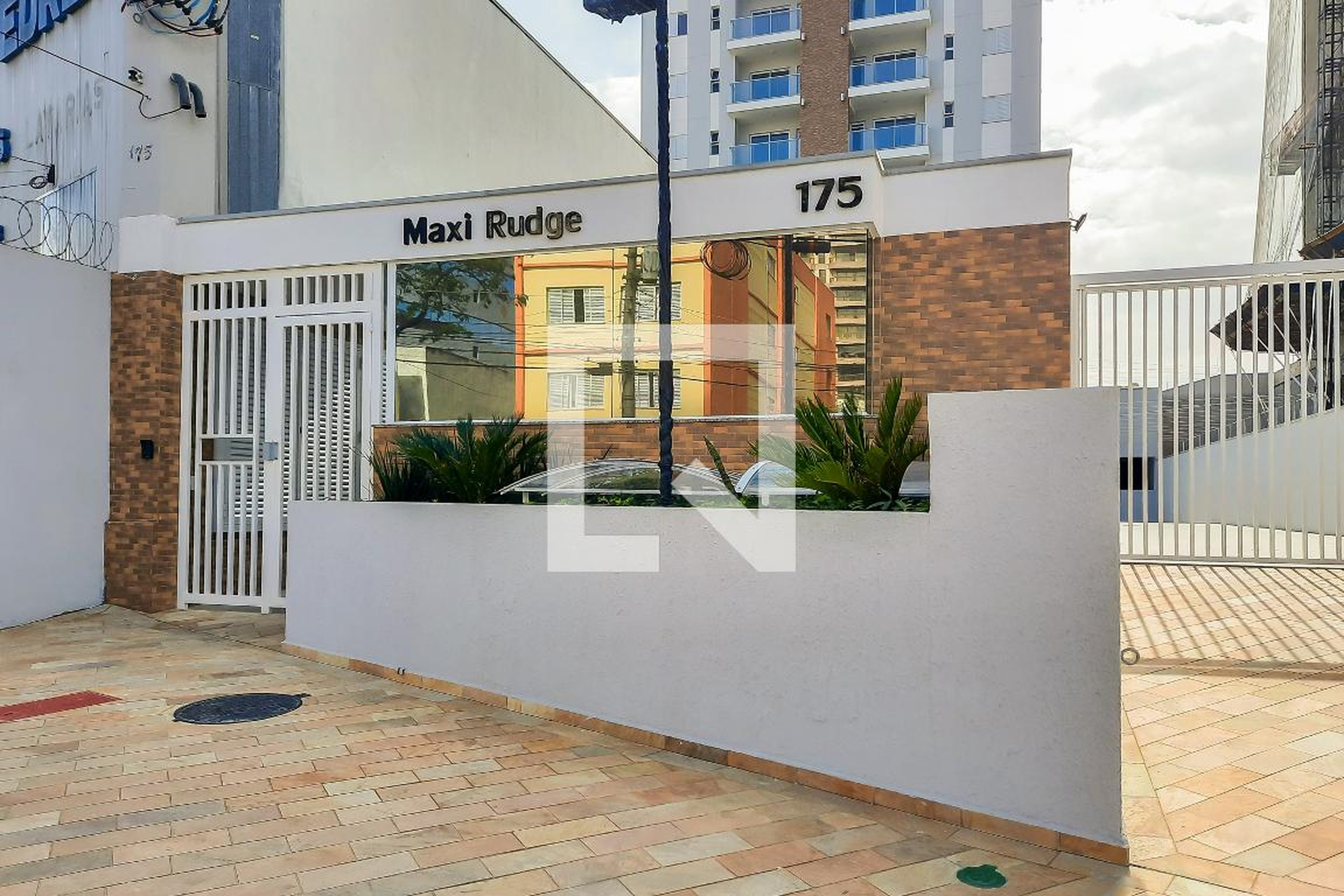 Fachada do Condomínio Condomínio Maxi Rudge