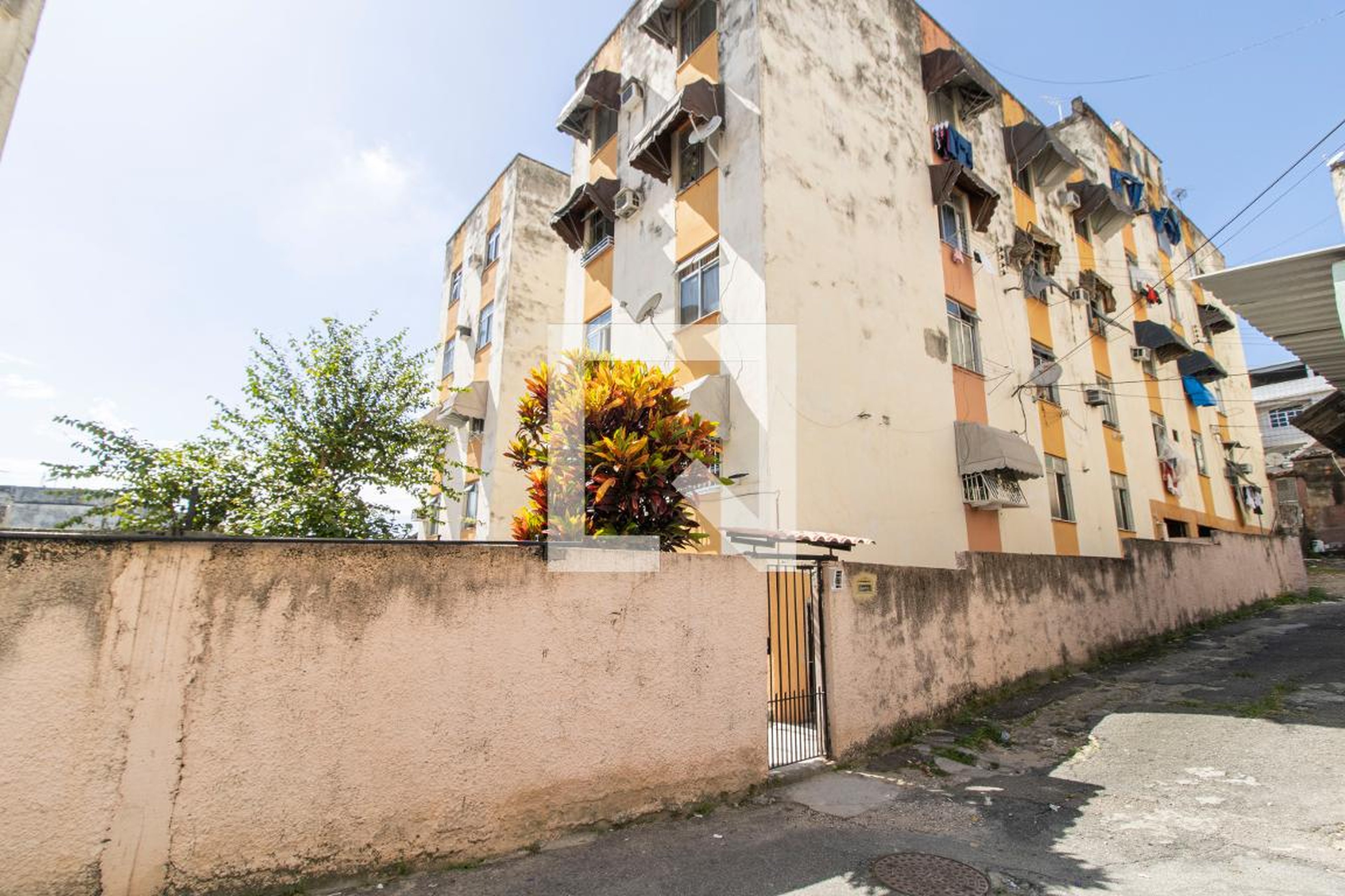 Fachada Condomínio Conjunto Res. da Polícia Militar