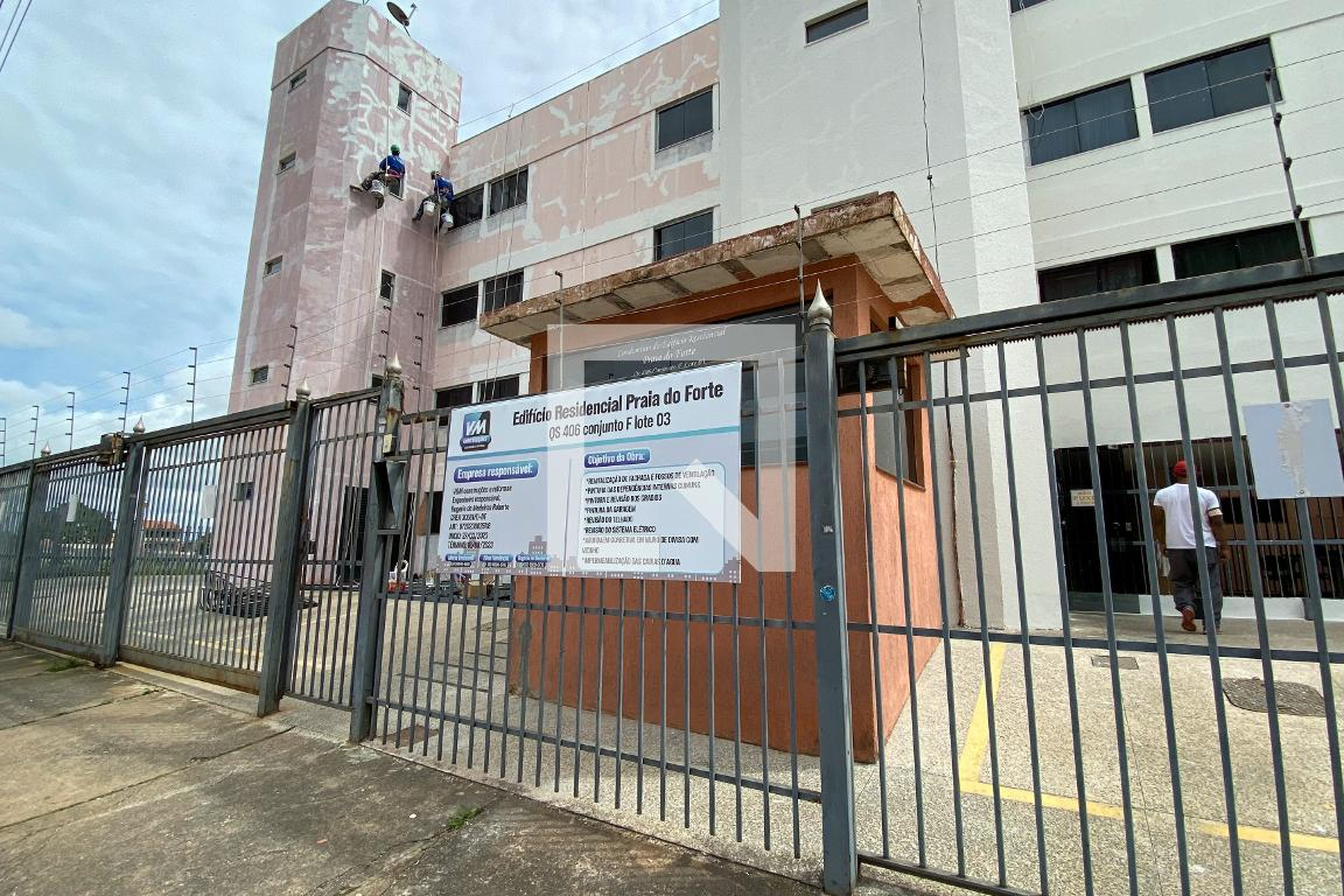 Fachada Condomínio em Qs 406 Conjunto E F, 03