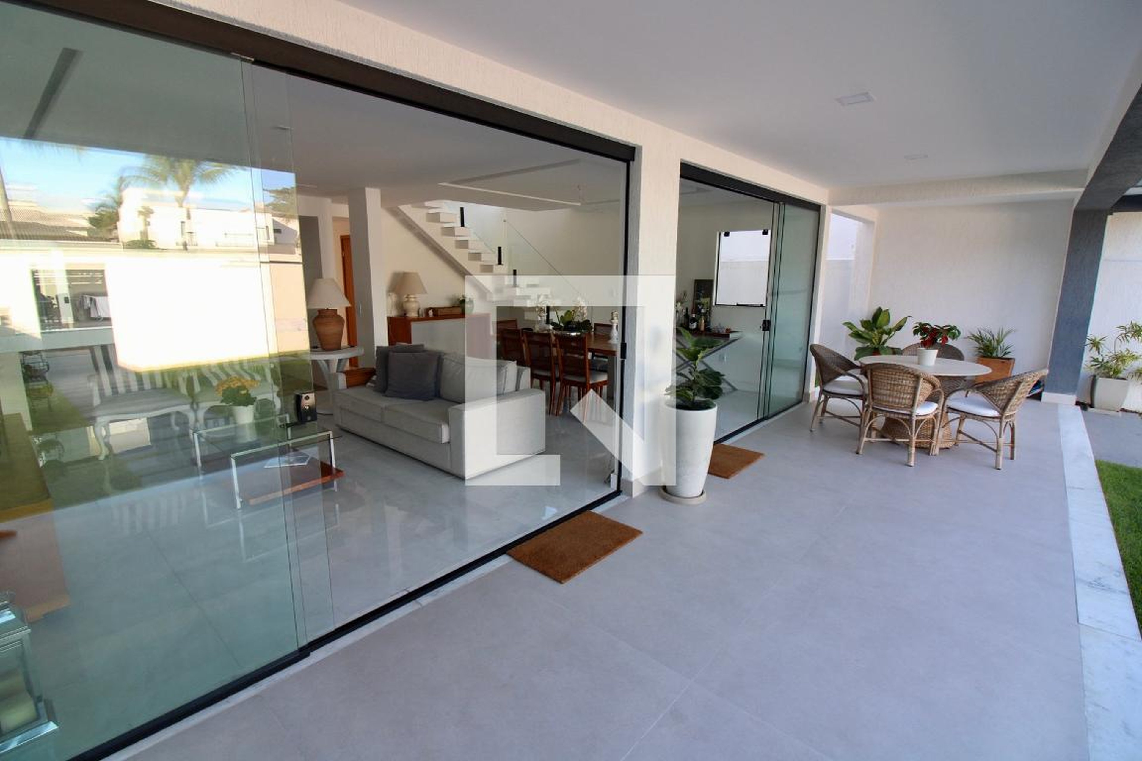 Hall de entrada Condomínio em Rua Euríco Melo, 60