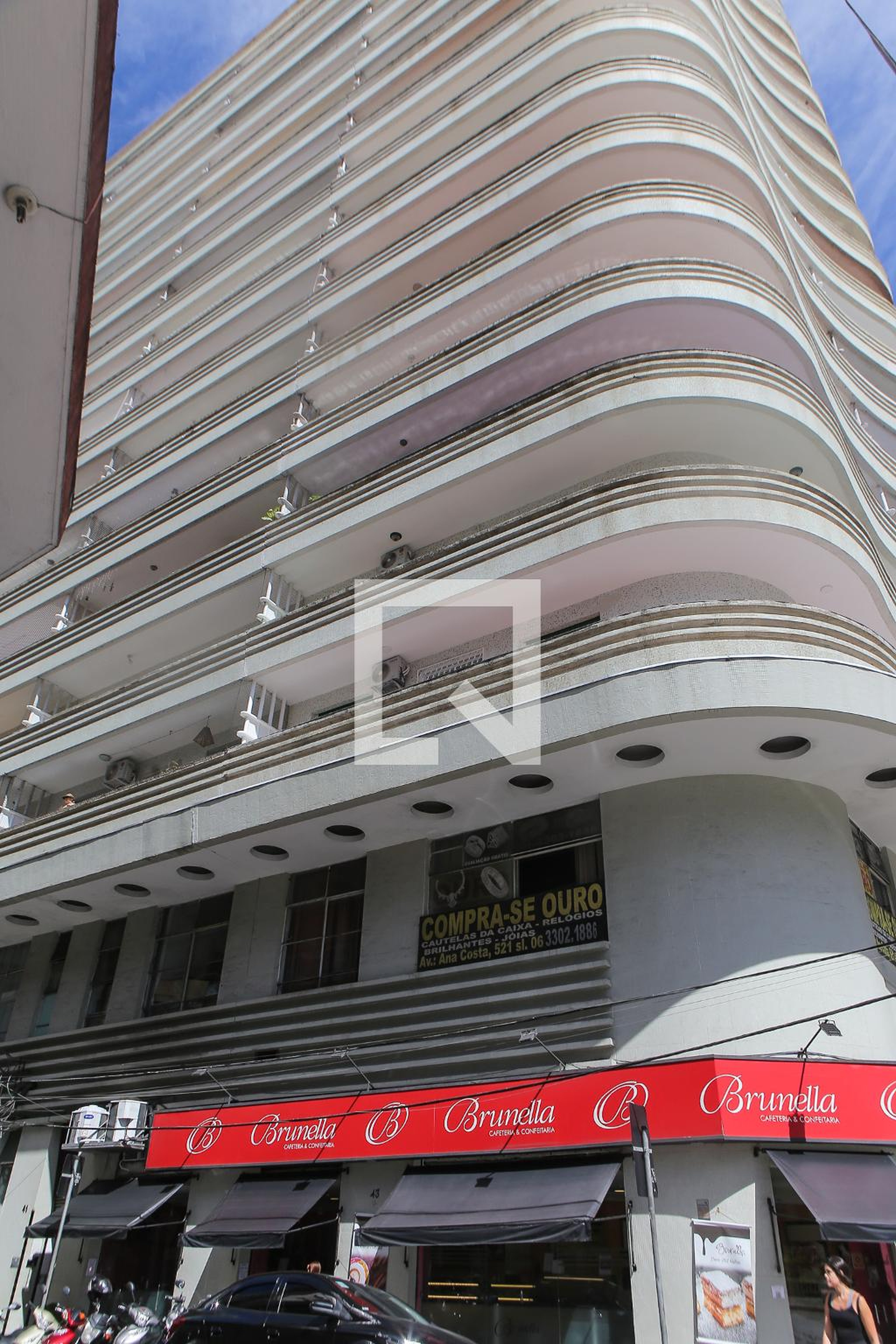 Fachada Condomínio em Avenida Ana Costa, 43