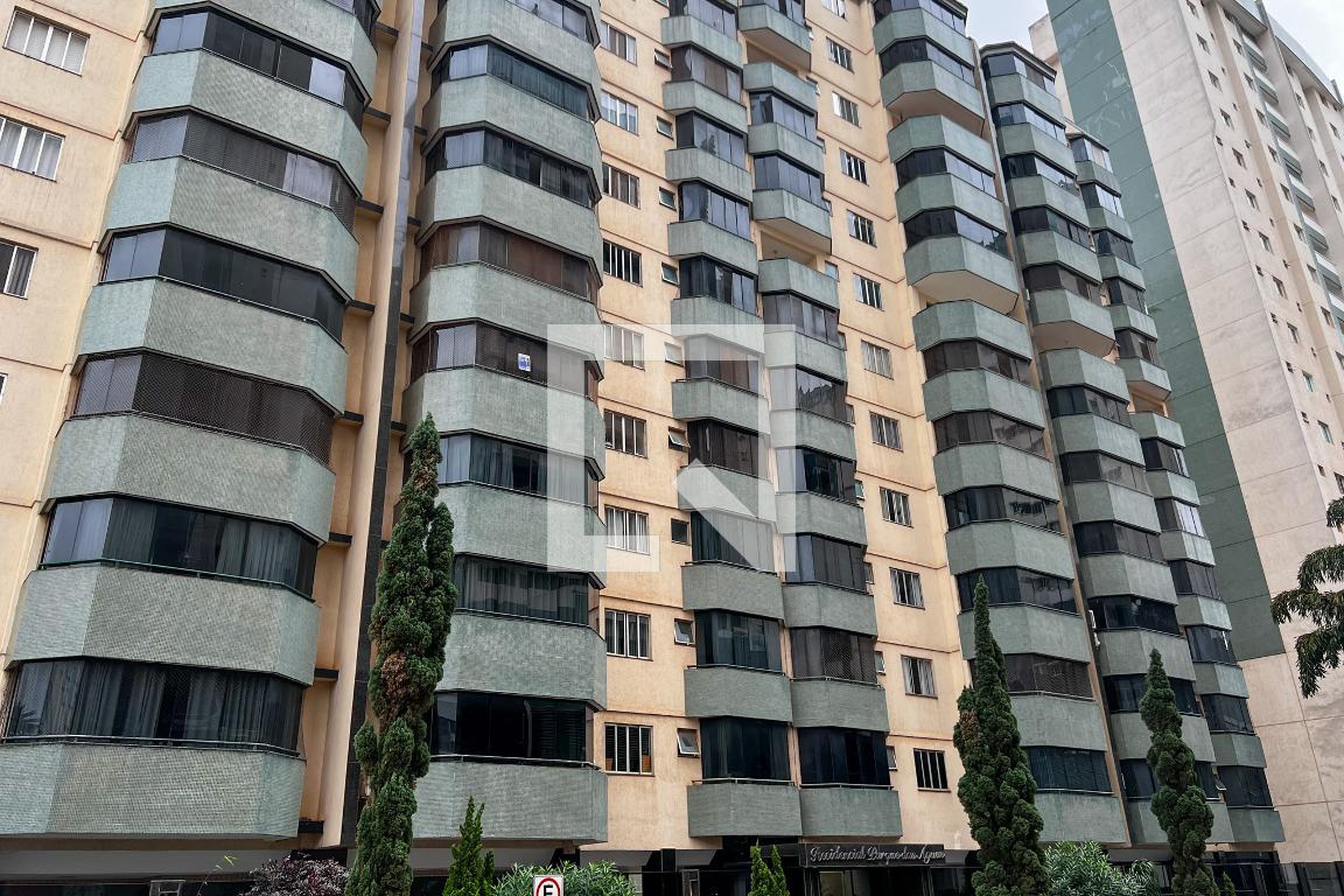 Fachada Condomínio em Rua 14 Norte, 1