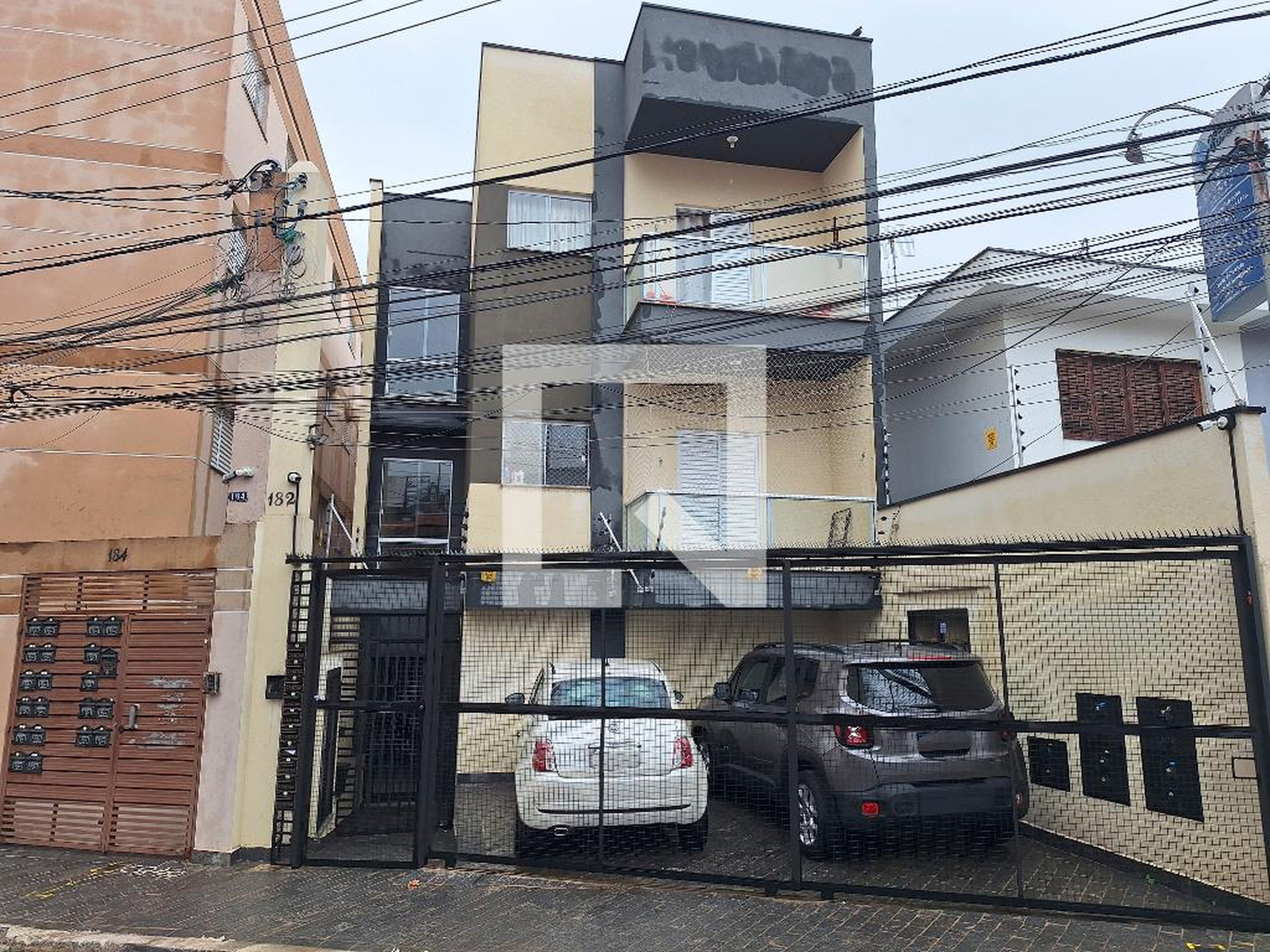Fachada Condomínio em Rua Tomé de Lara, 182
