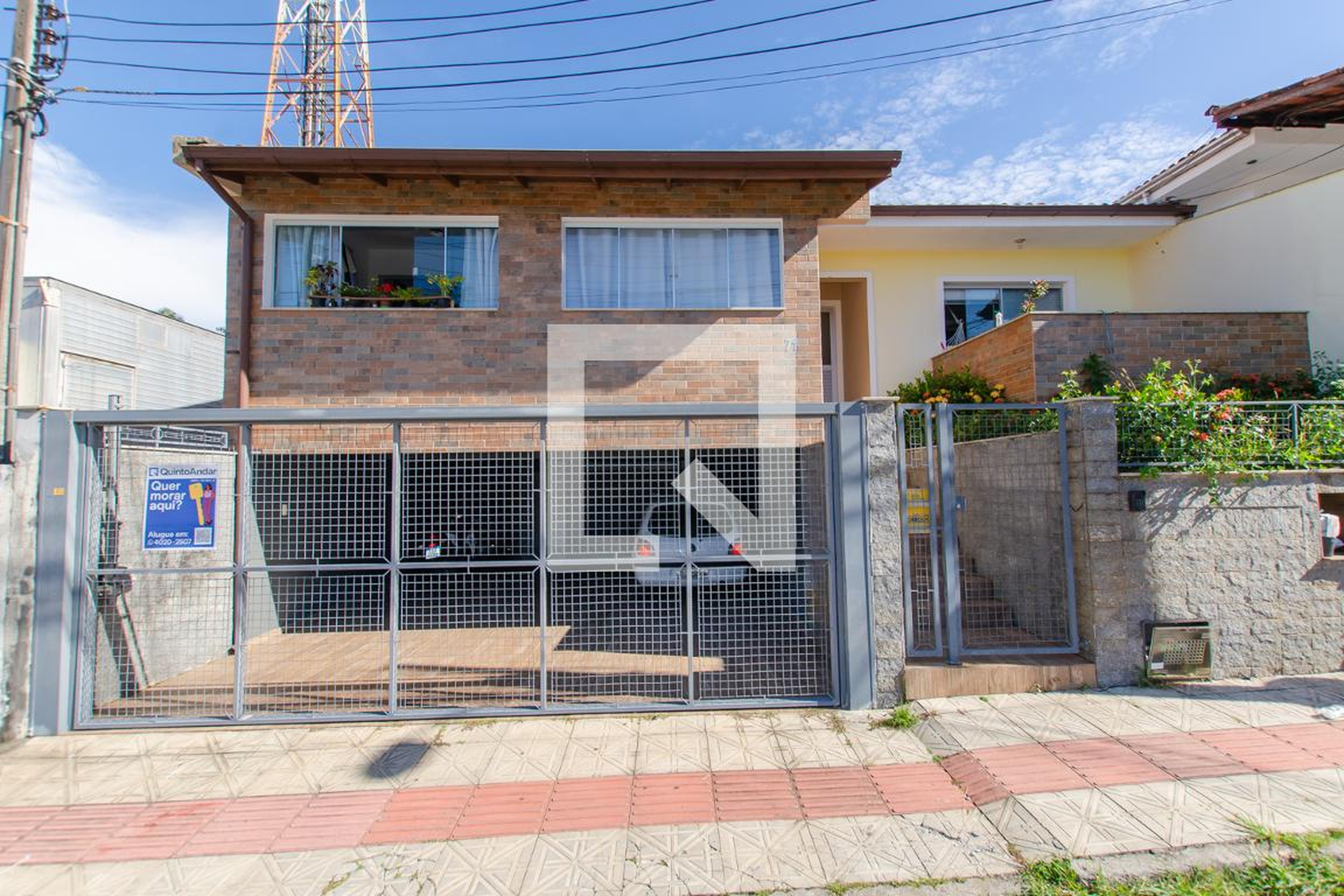 Fachada Condomínio em Rua Gentil Leandro dos Santos, 83