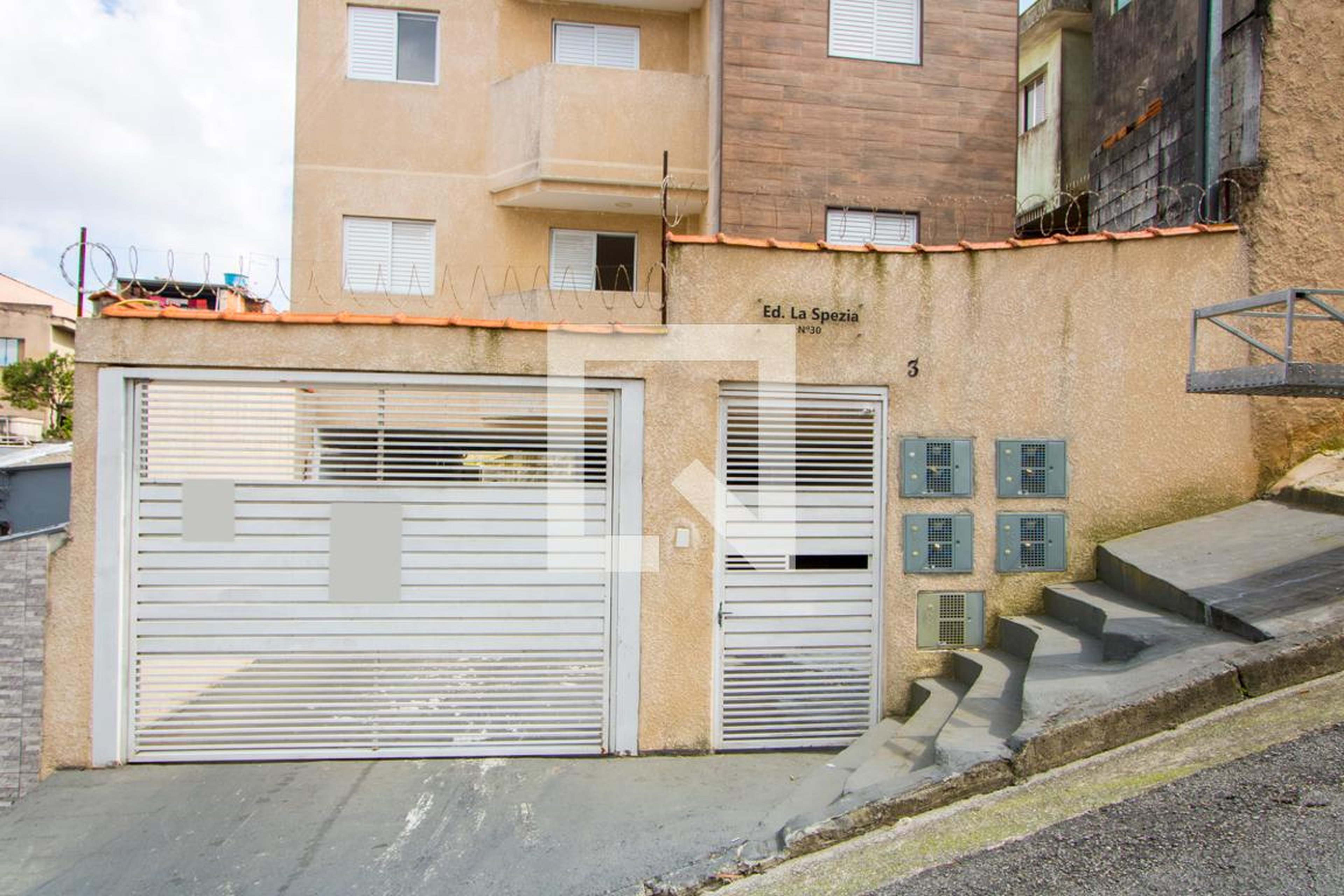 Fachada Condomínio em Rua das Musas, 30