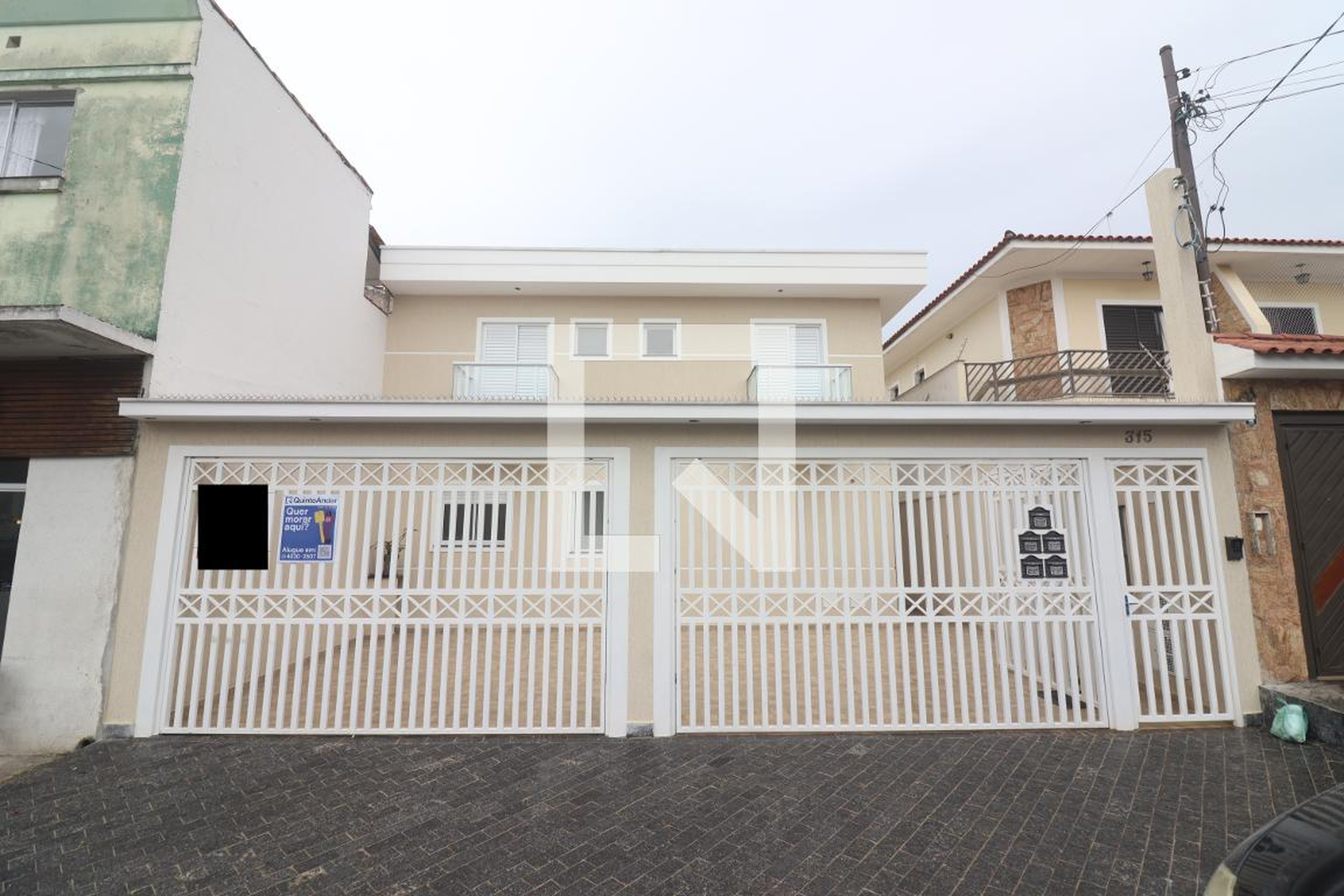 Fachada Condomínio em Rua Quedas, 315