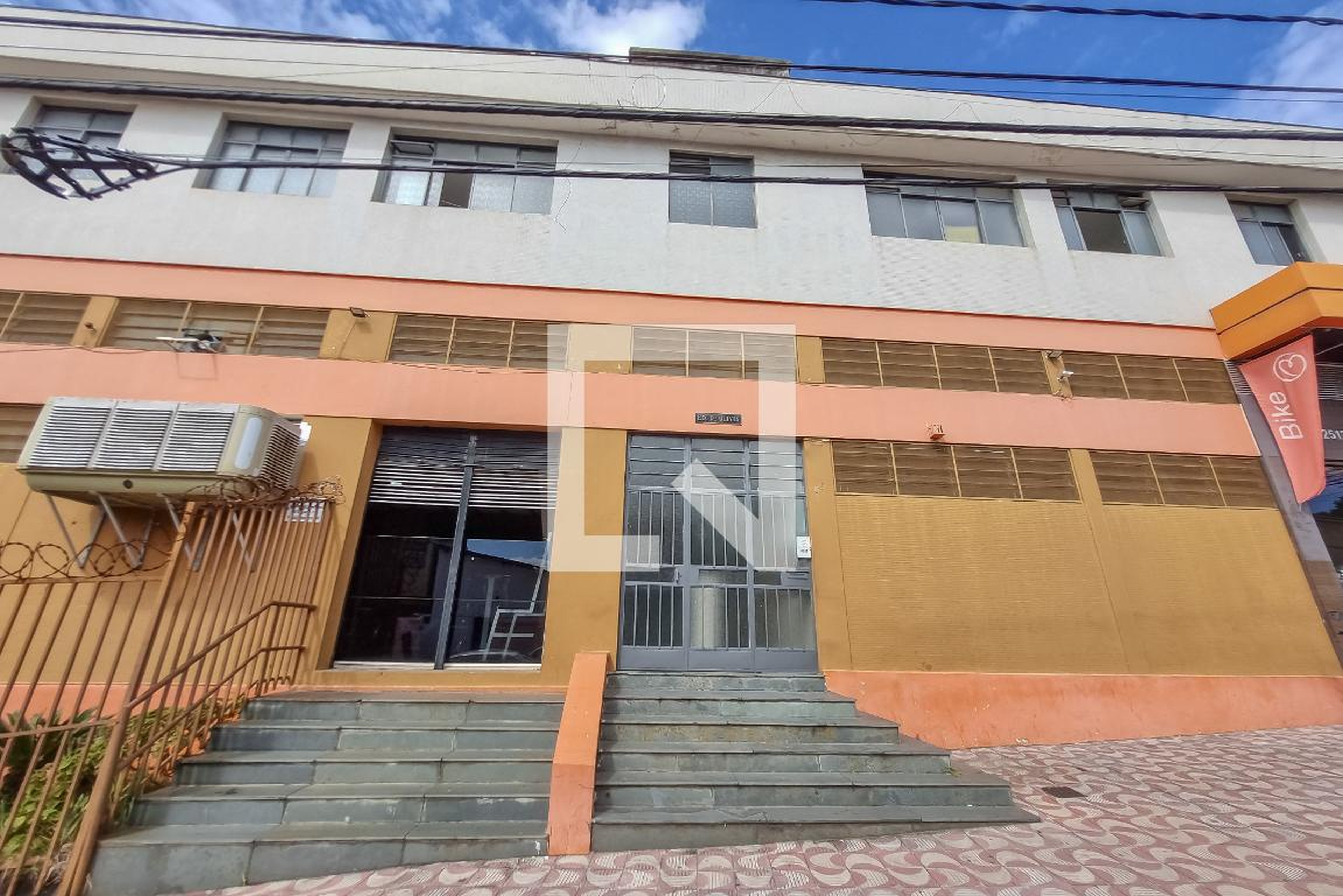 Fachada Condomínio em Rua Biotita, 63