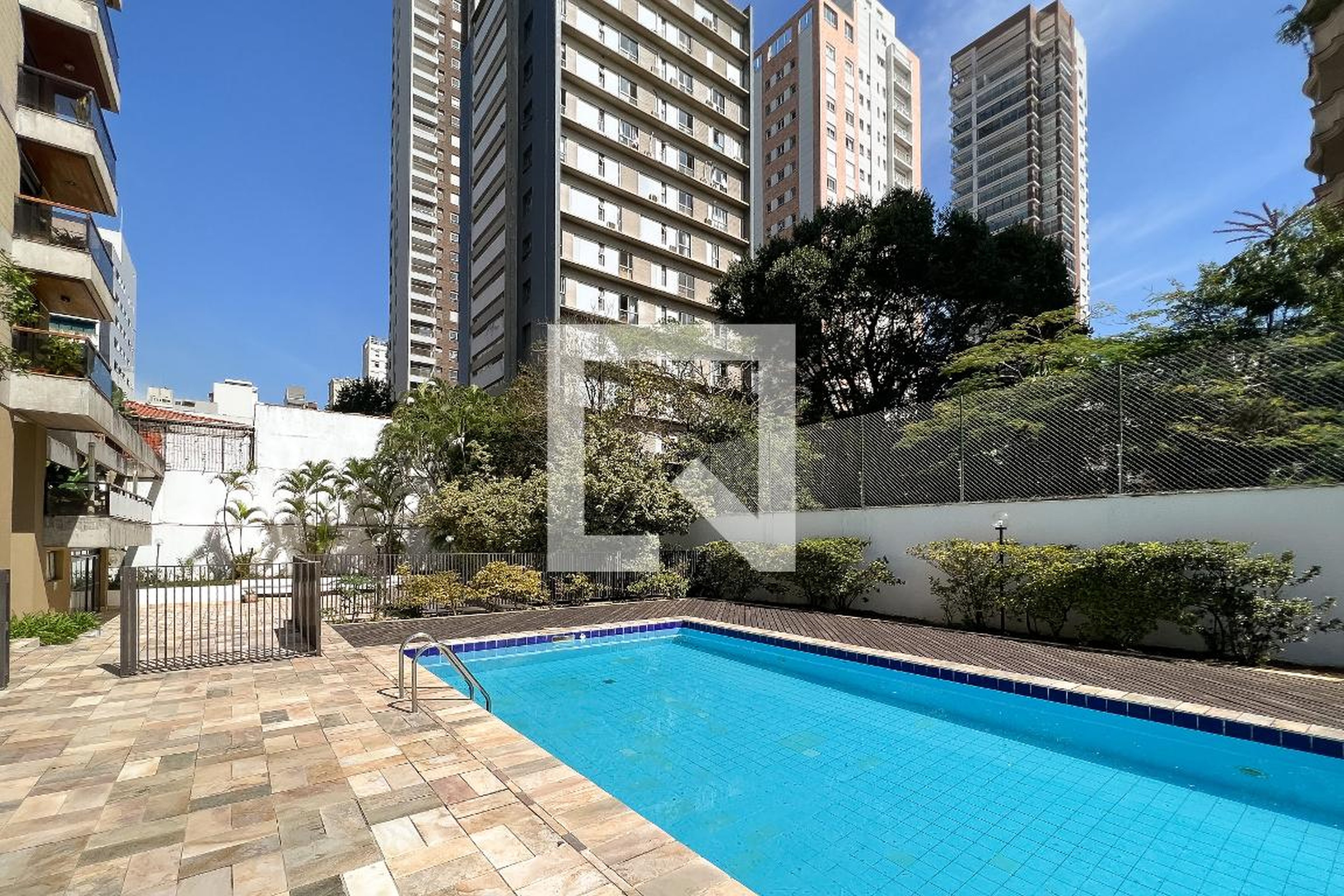 Piscina - Arc En Ciel