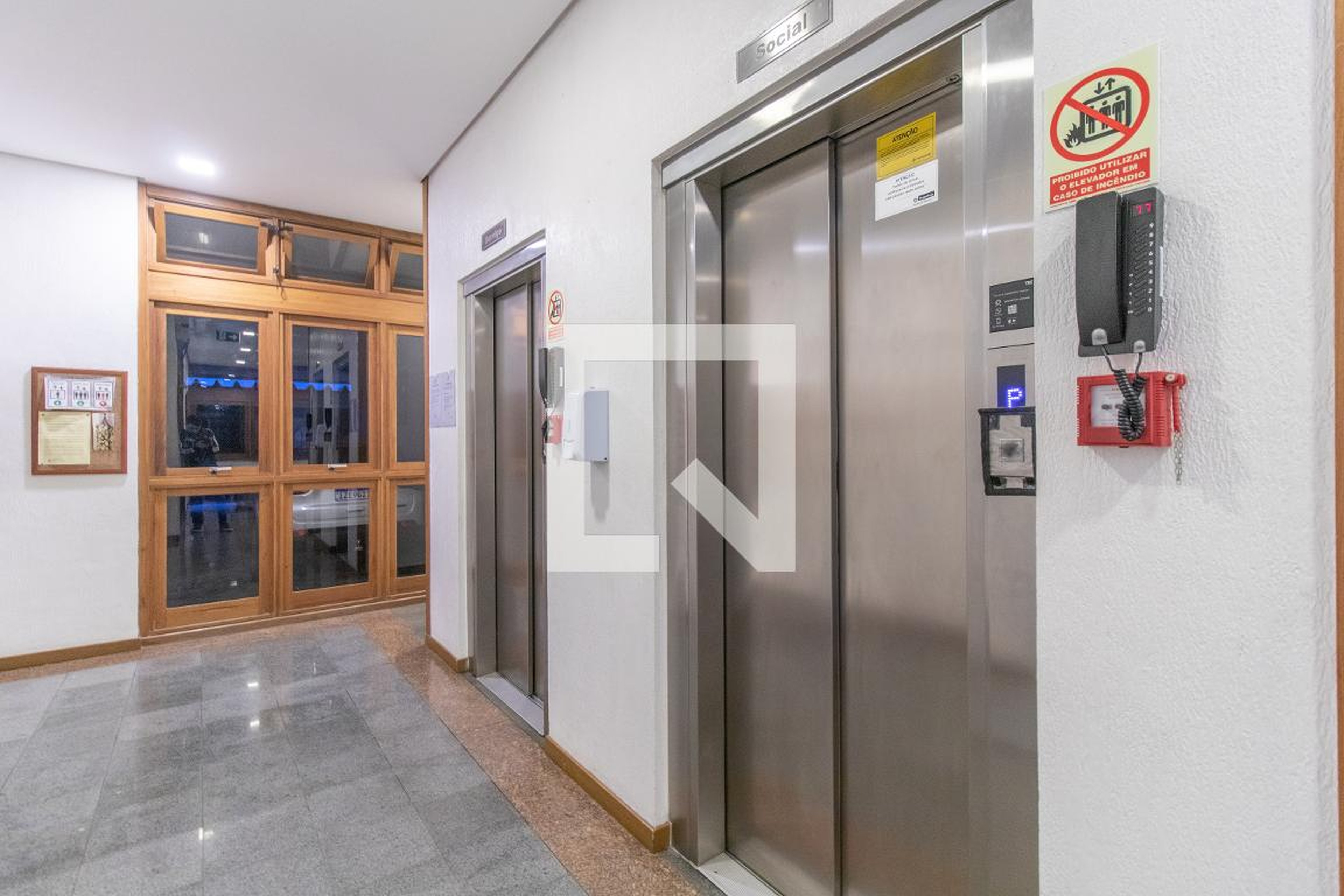 Elevador - Edifício Torre de Vincennes