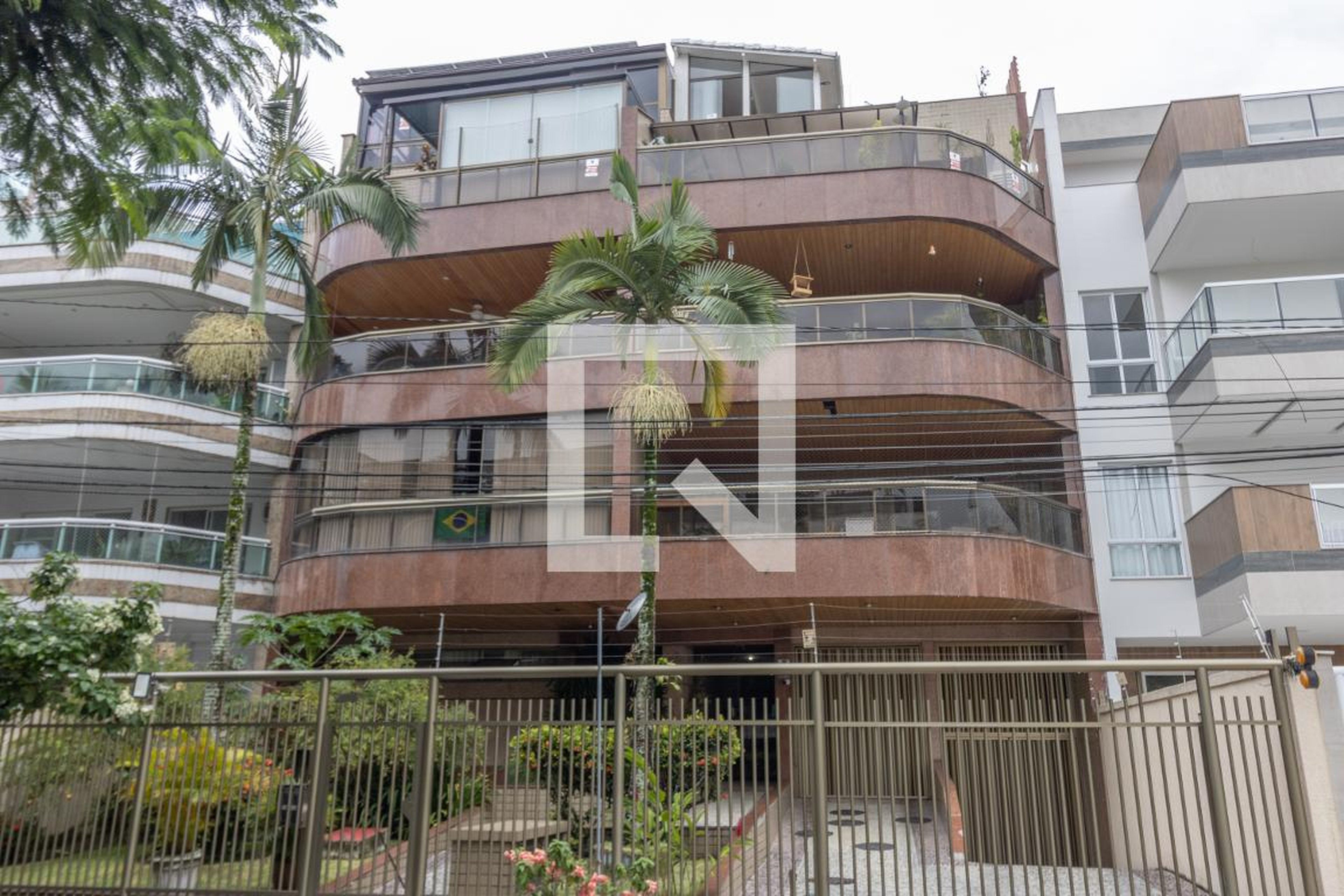 Fachada Condomínio em Rua Arthur Possolo, 315