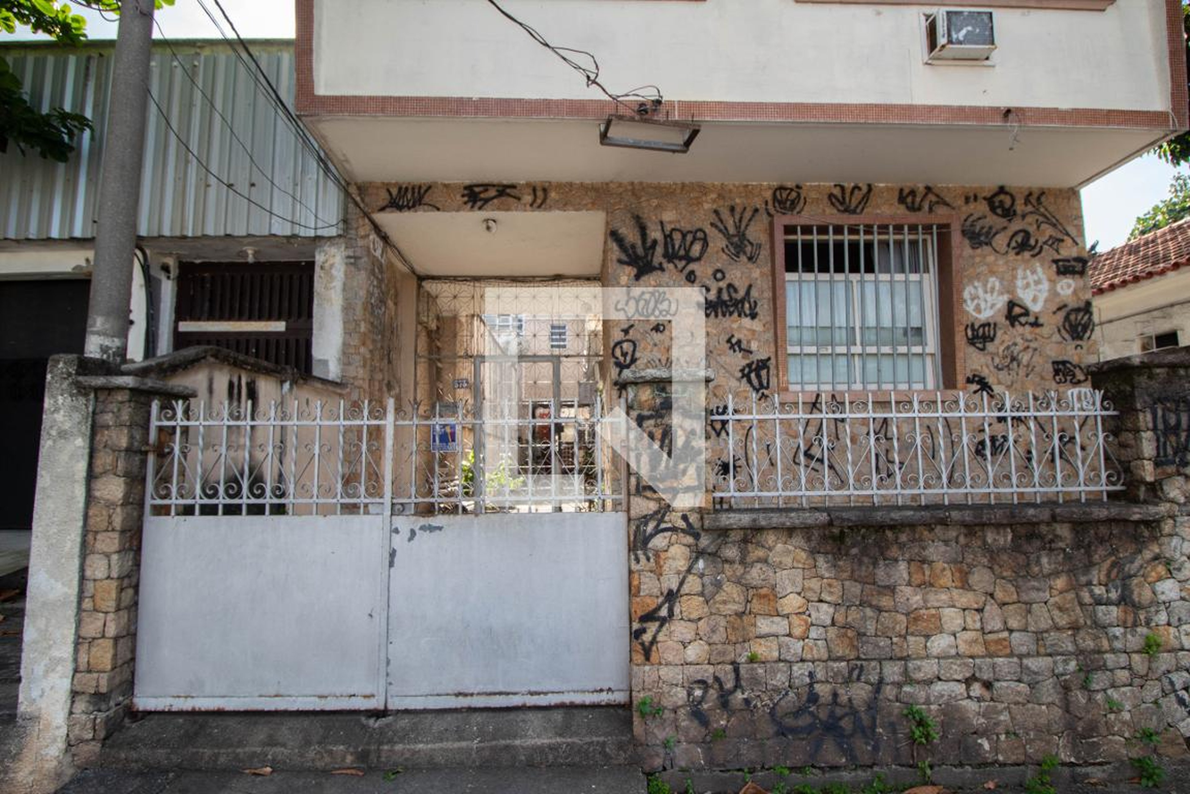 Fachada Condomínio em Avenida Camões, 573