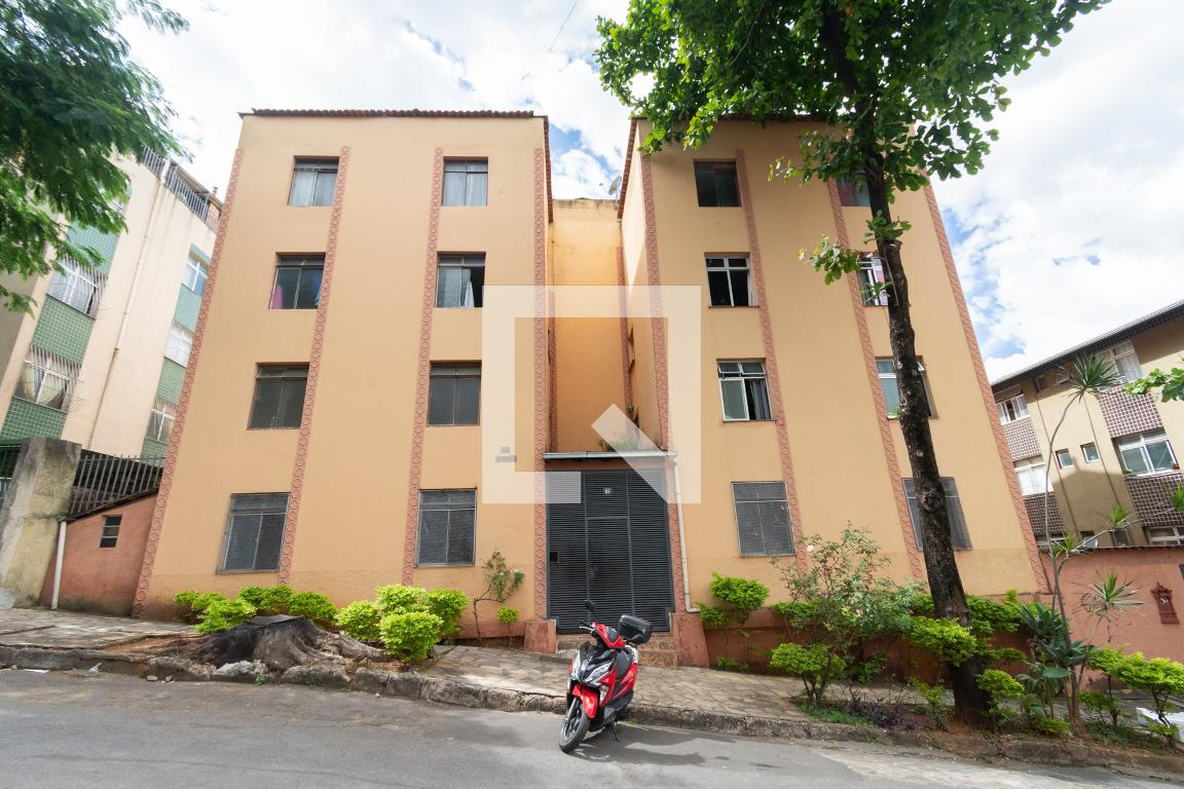 Fachada Condomínio em Rua Rio Reno, 69