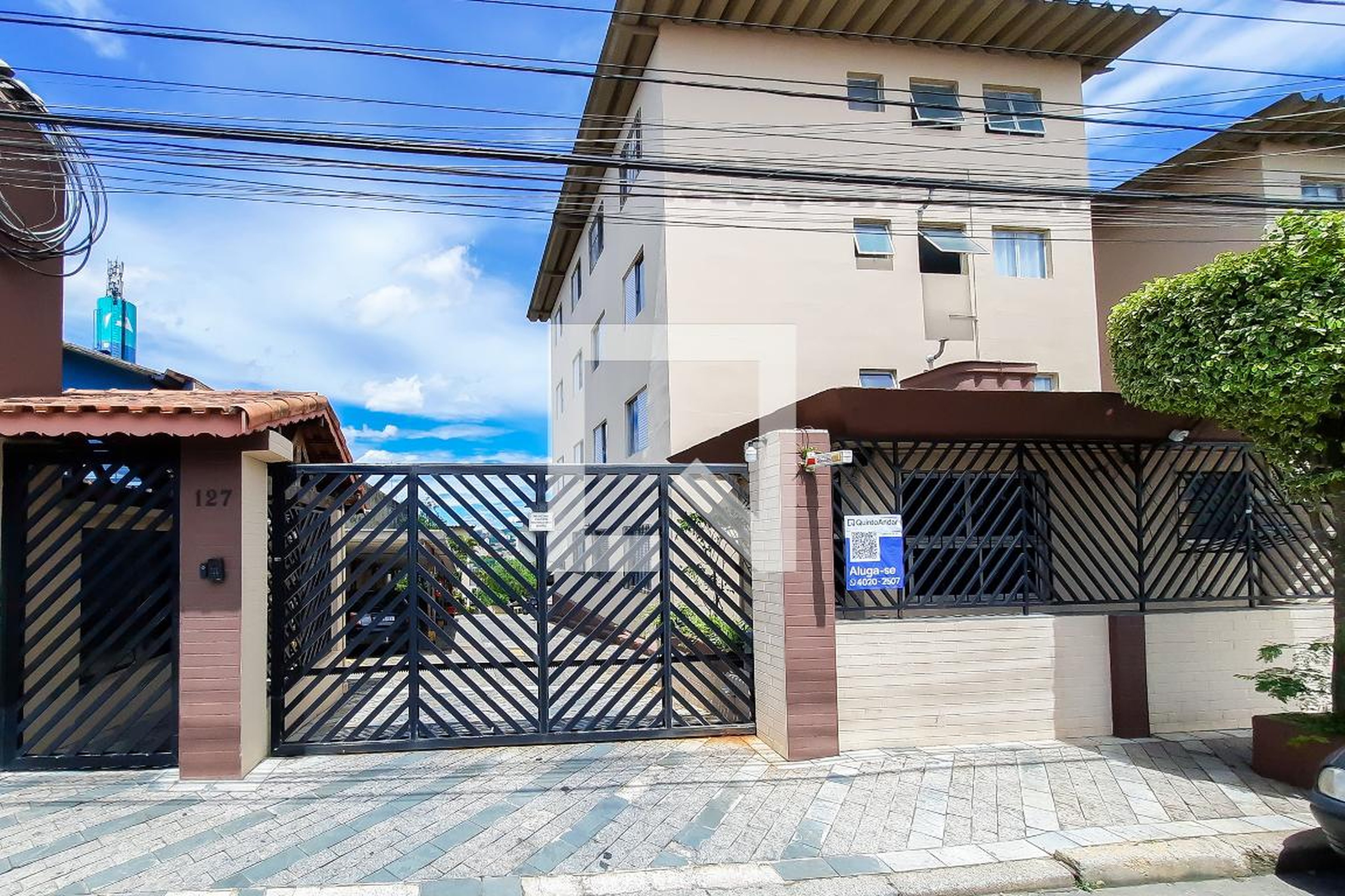 Fachada do Condomínio Condomínio em Rua das Violetas, 125