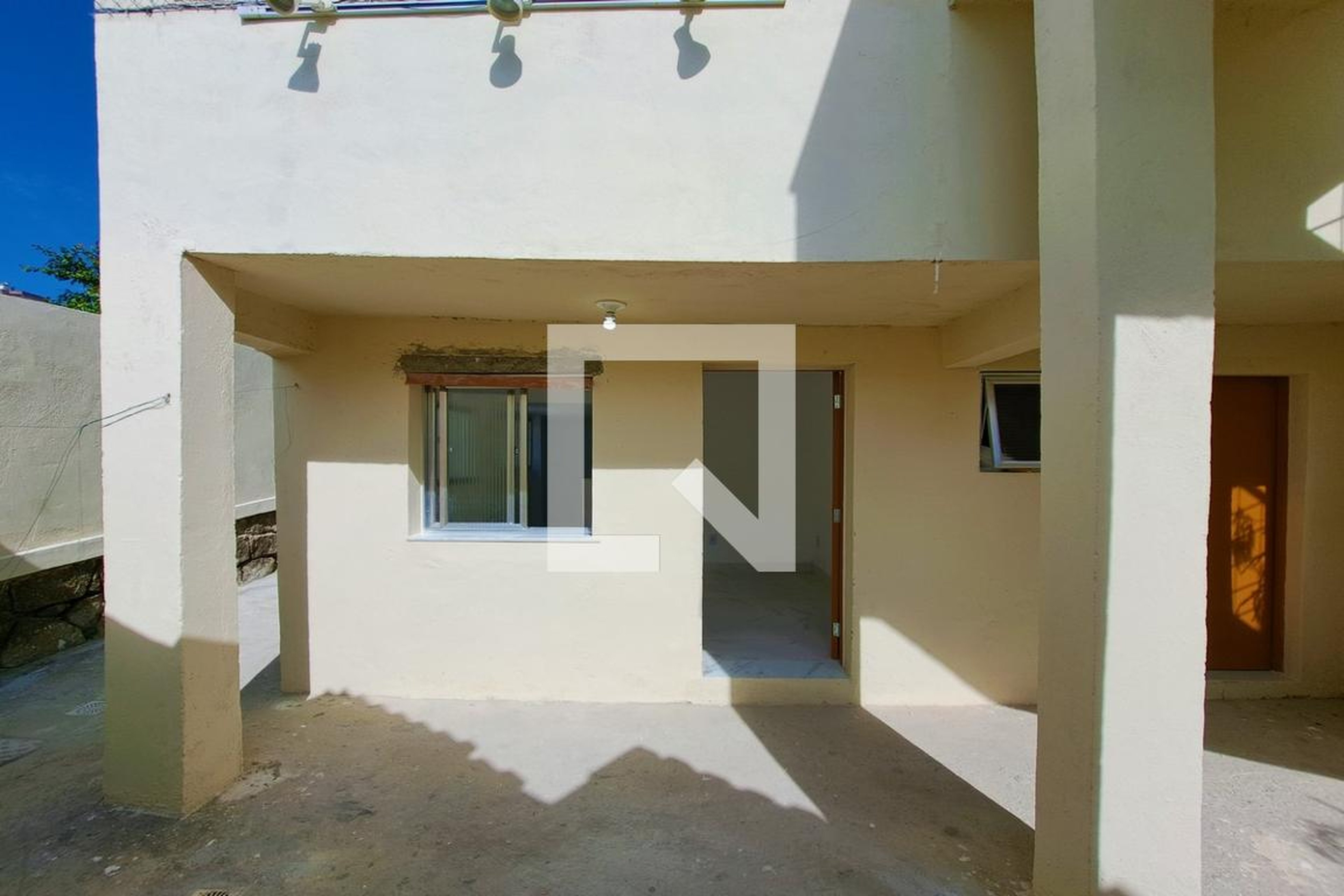 Fachada Condomínio em Rua Luís de Brito, 81