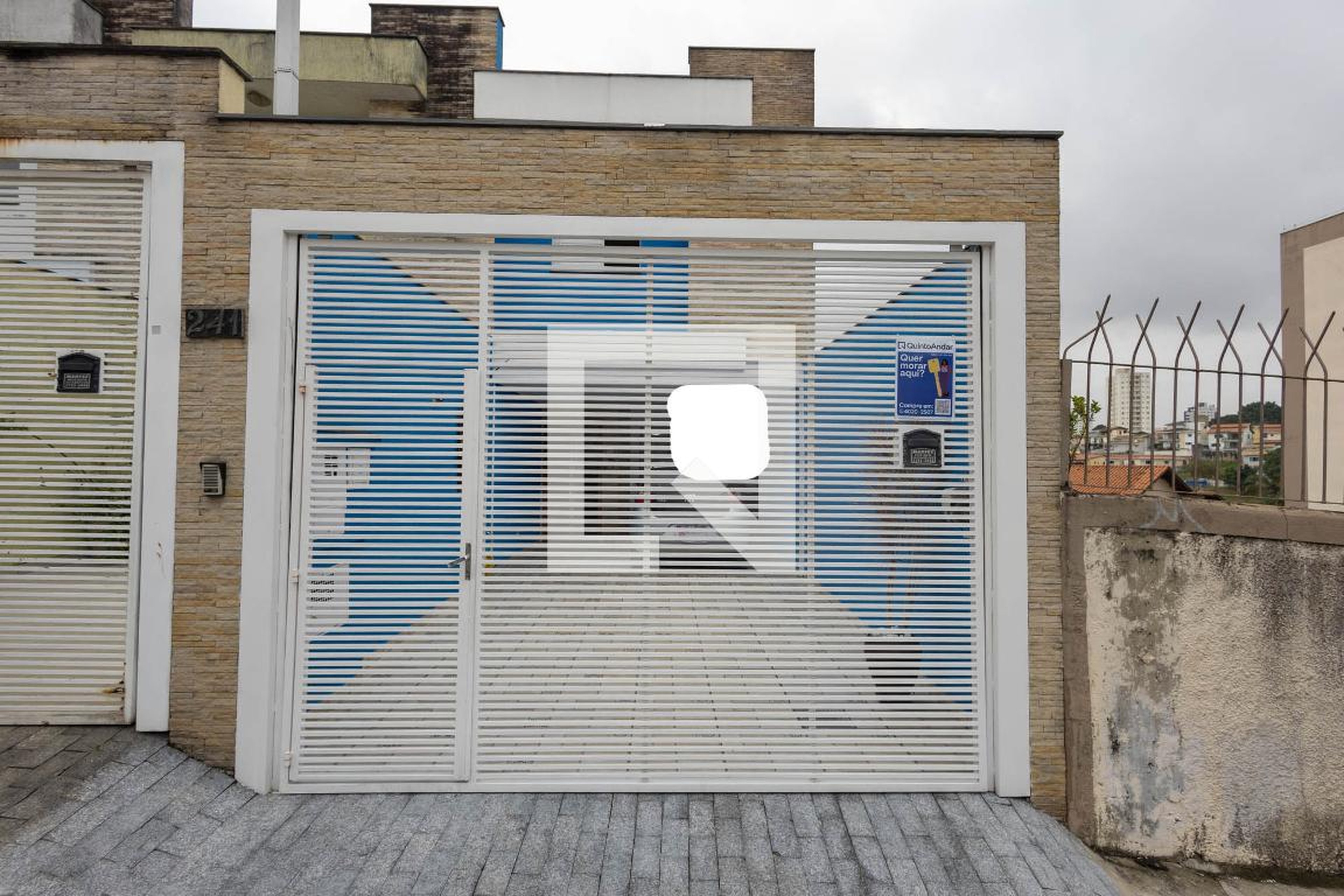 Fachada Condomínio em Rua Visconde de Balsemão, 241