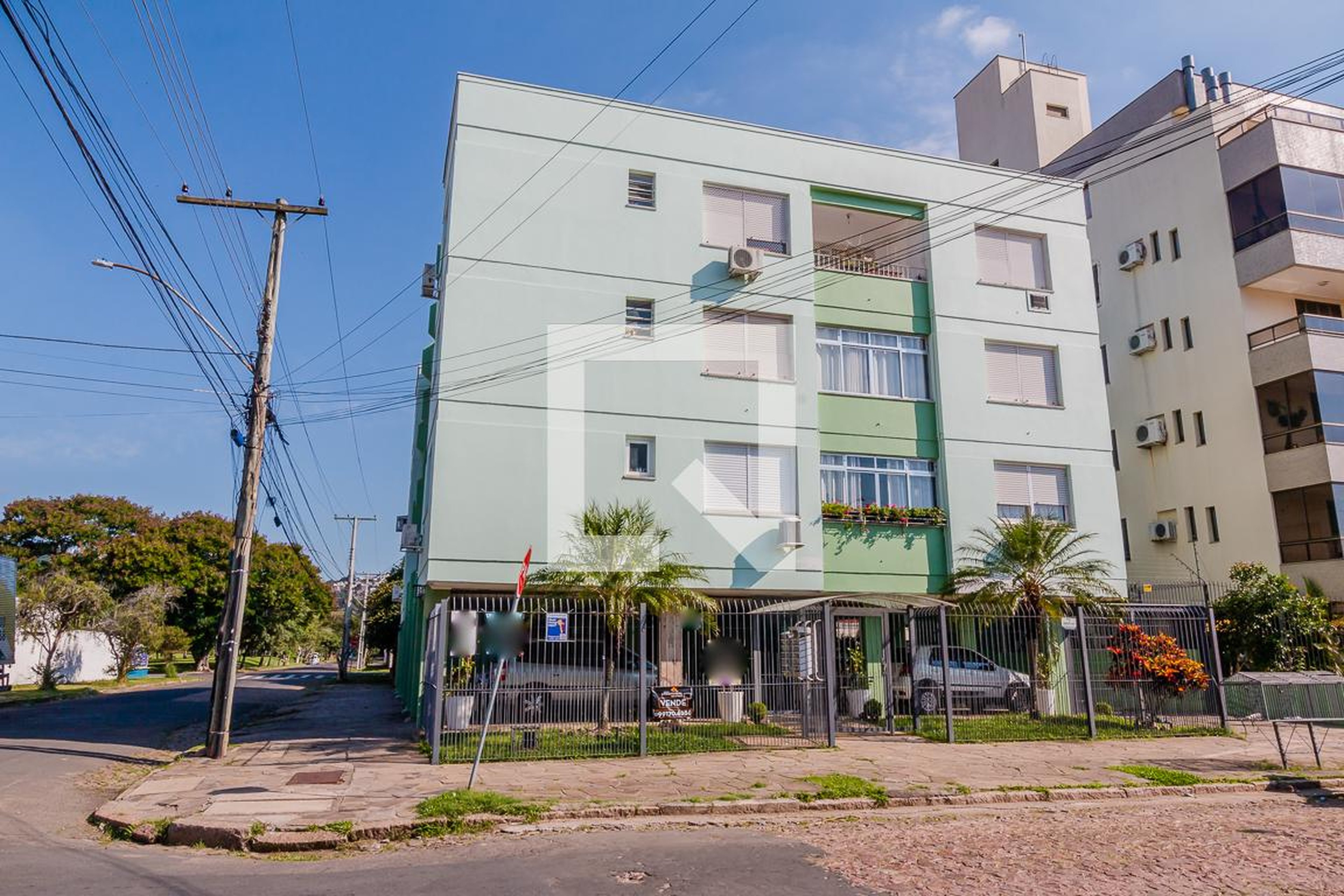 Fachada Condomínio em Rua Professor Guerreiro Lima, 455